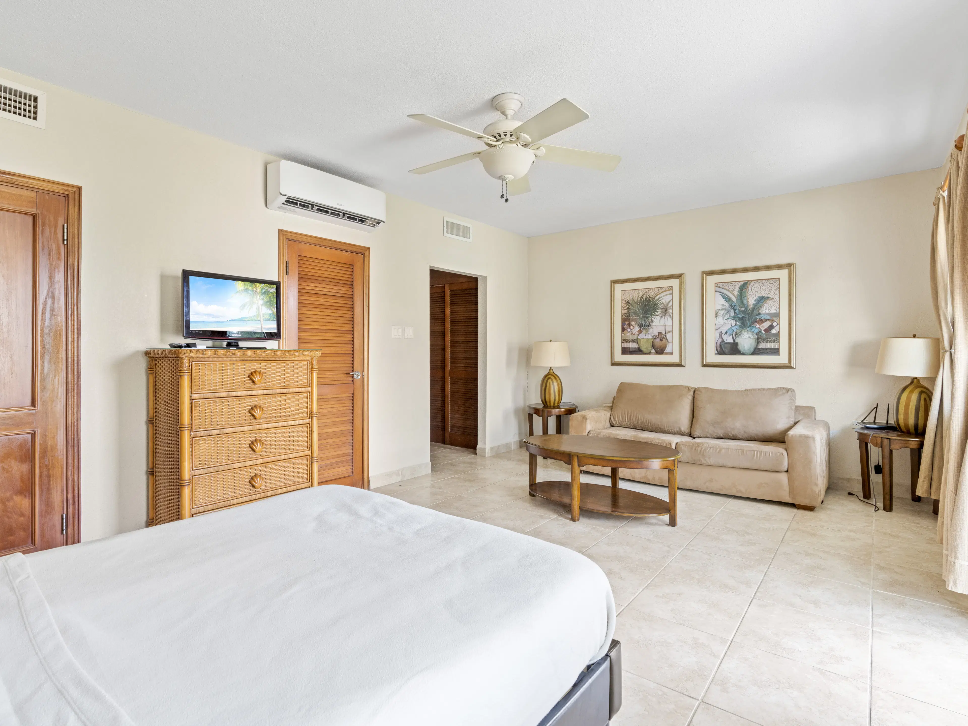 Appartement (A-15) gelegen in Tower Building van Rainbow Beach Club te Sint Maarten