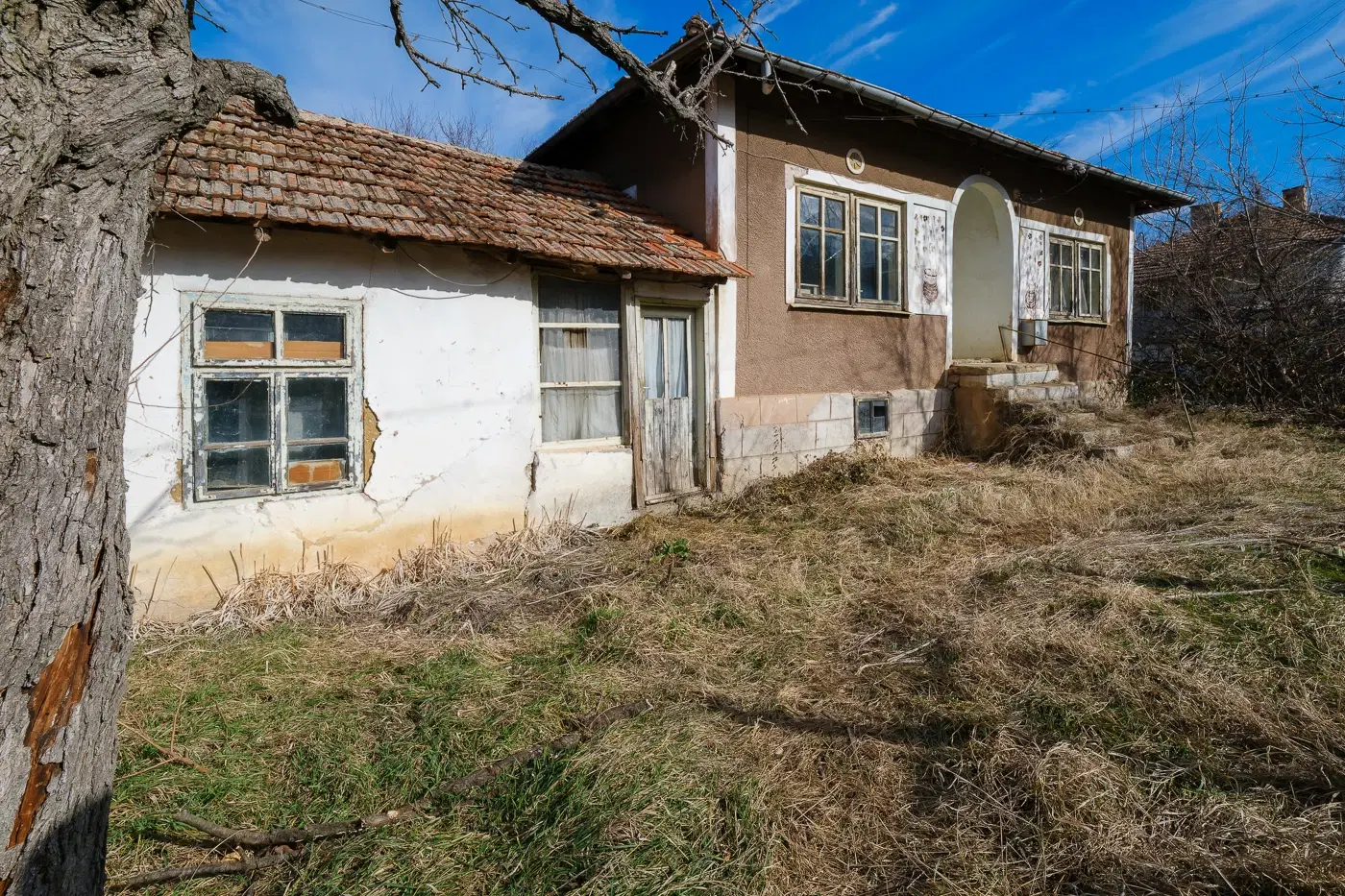 Huis met 1.578 m2 grond en bijgebouw in Belotintsi (Montana) - Bulgarije