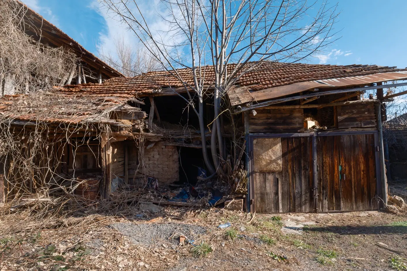 Huis met 431 m2 grond en bijgebouwen in Gyurgich (Vidin) - Bulgarije