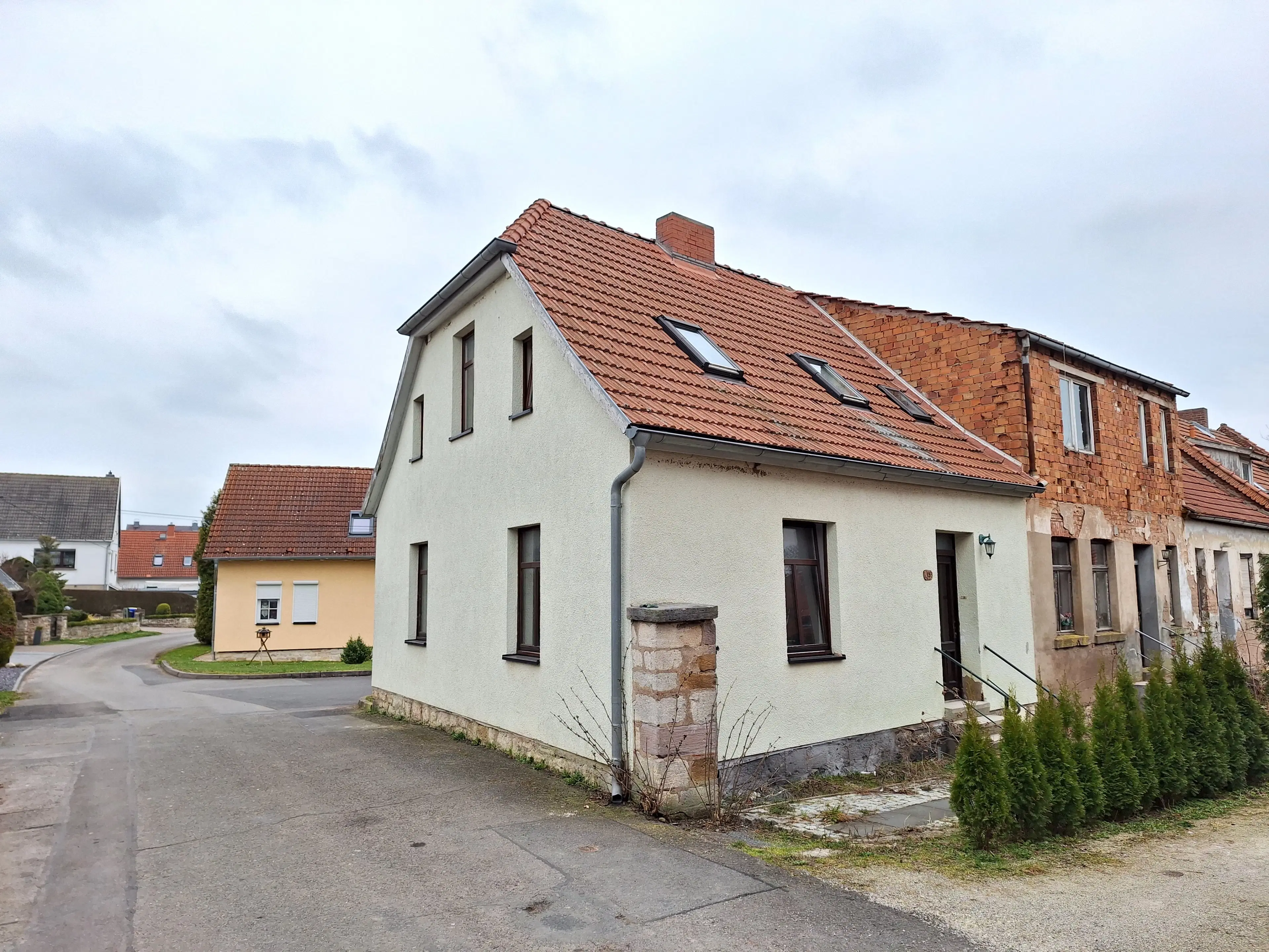 Huis met grond en schuur in Hohenebra - Duitsland
