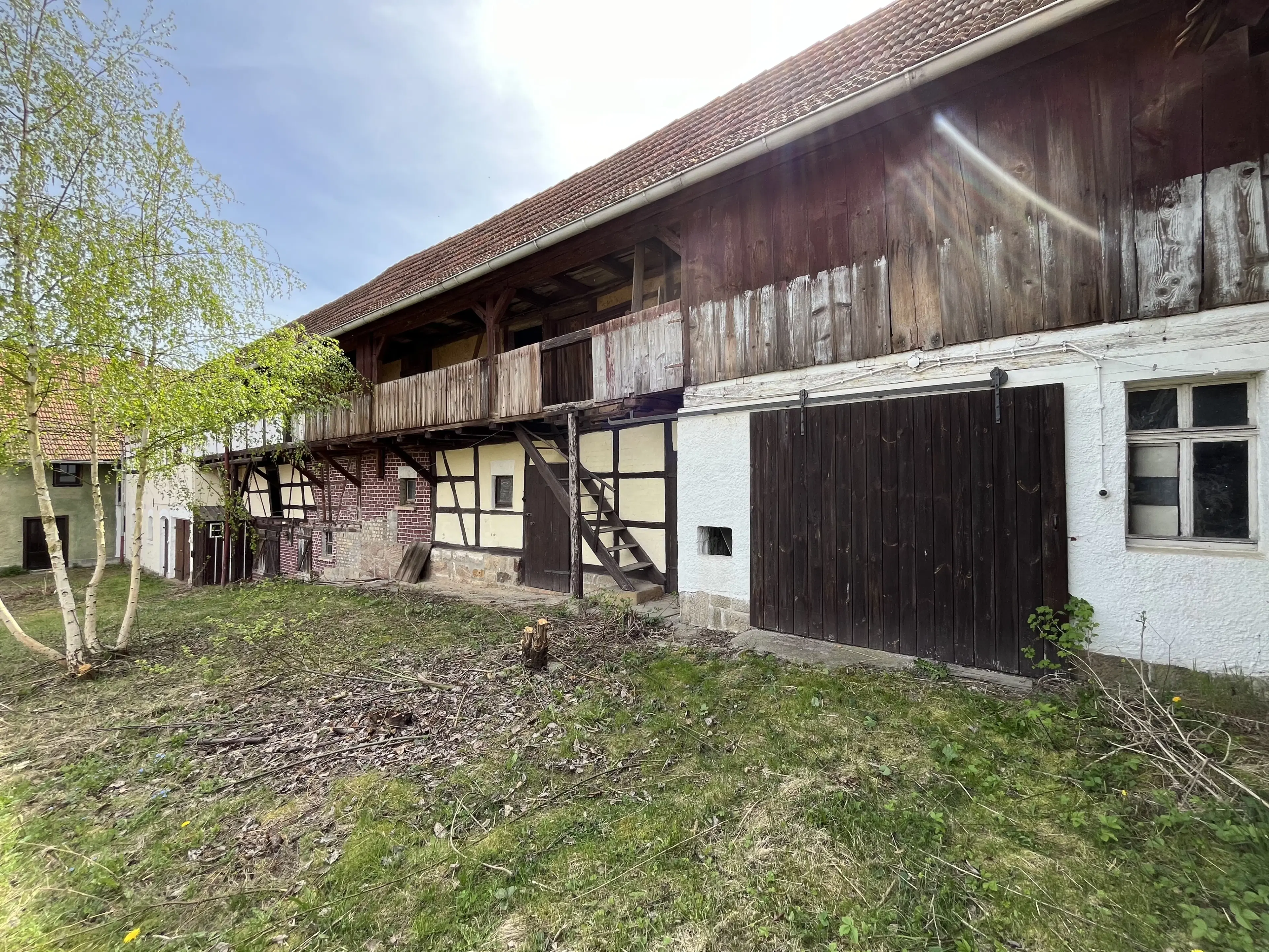 Driezijdig gebouw met binnenhof, voormalig B&B Arnstad Thüringen - Duitsland