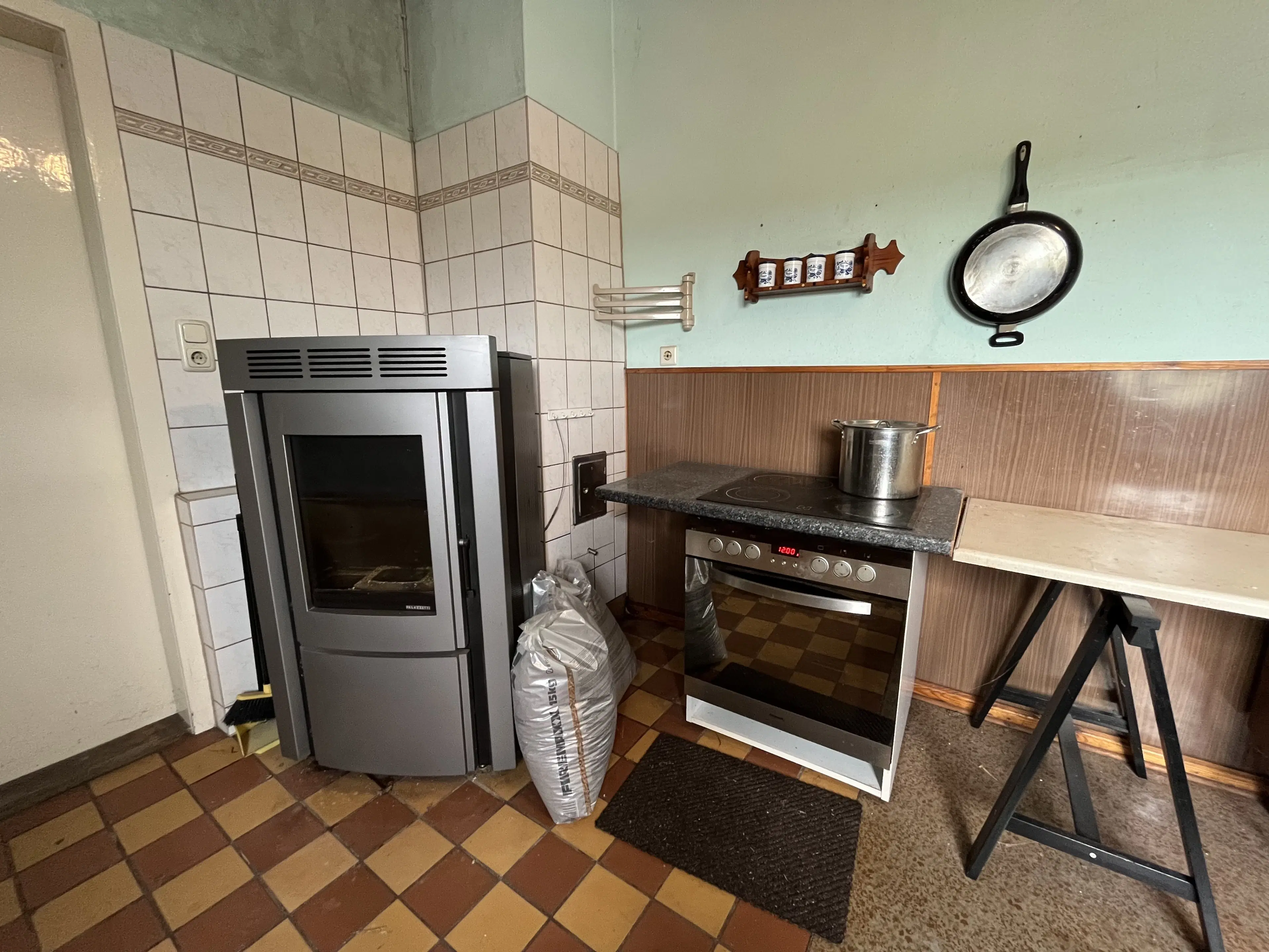 Driezijdig gebouw met binnenhof, voormalig B&B Arnstad Thüringen - Duitsland