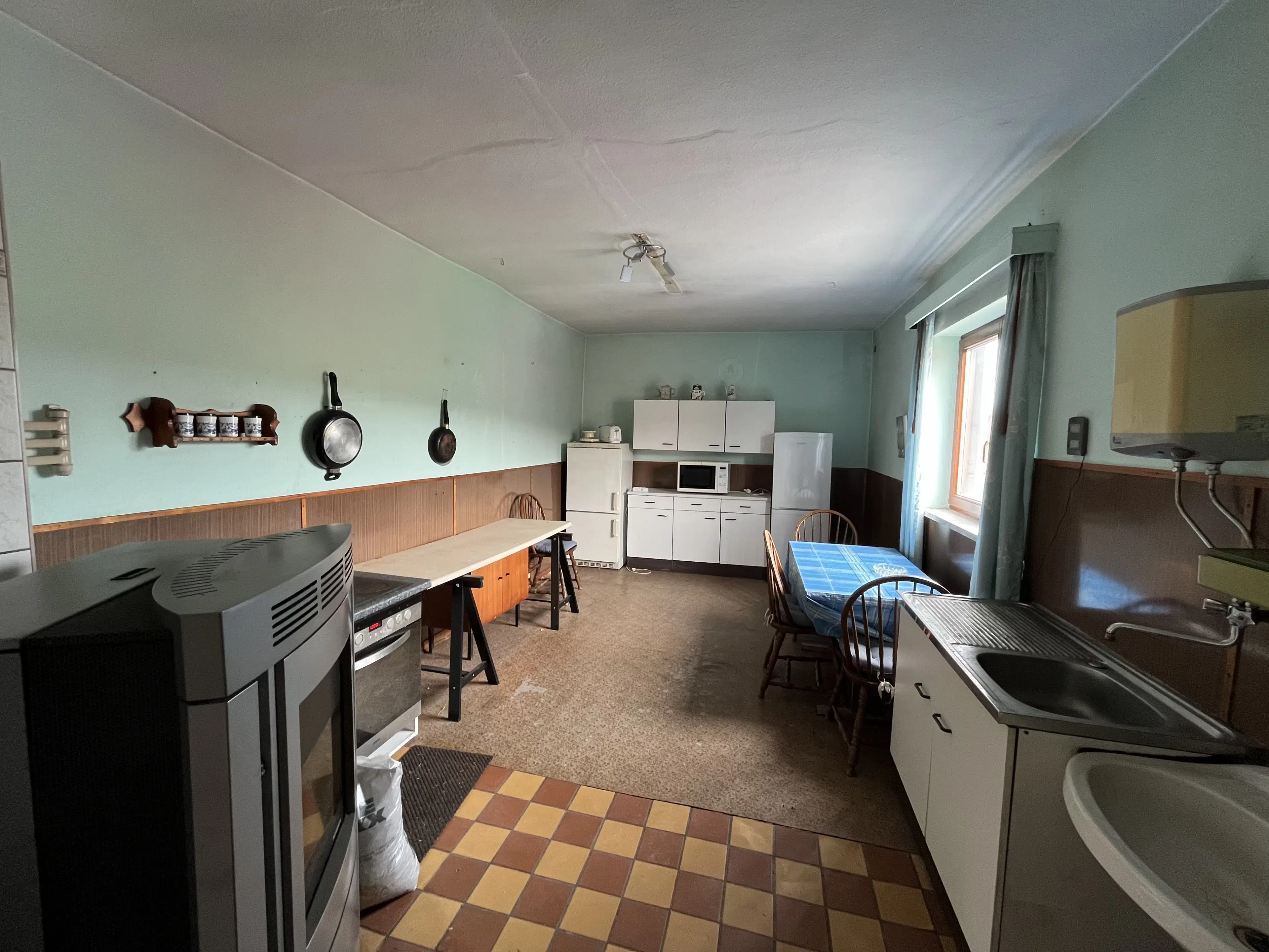 Driezijdig gebouw met binnenhof, voormalig B&B Arnstad Thüringen - Duitsland