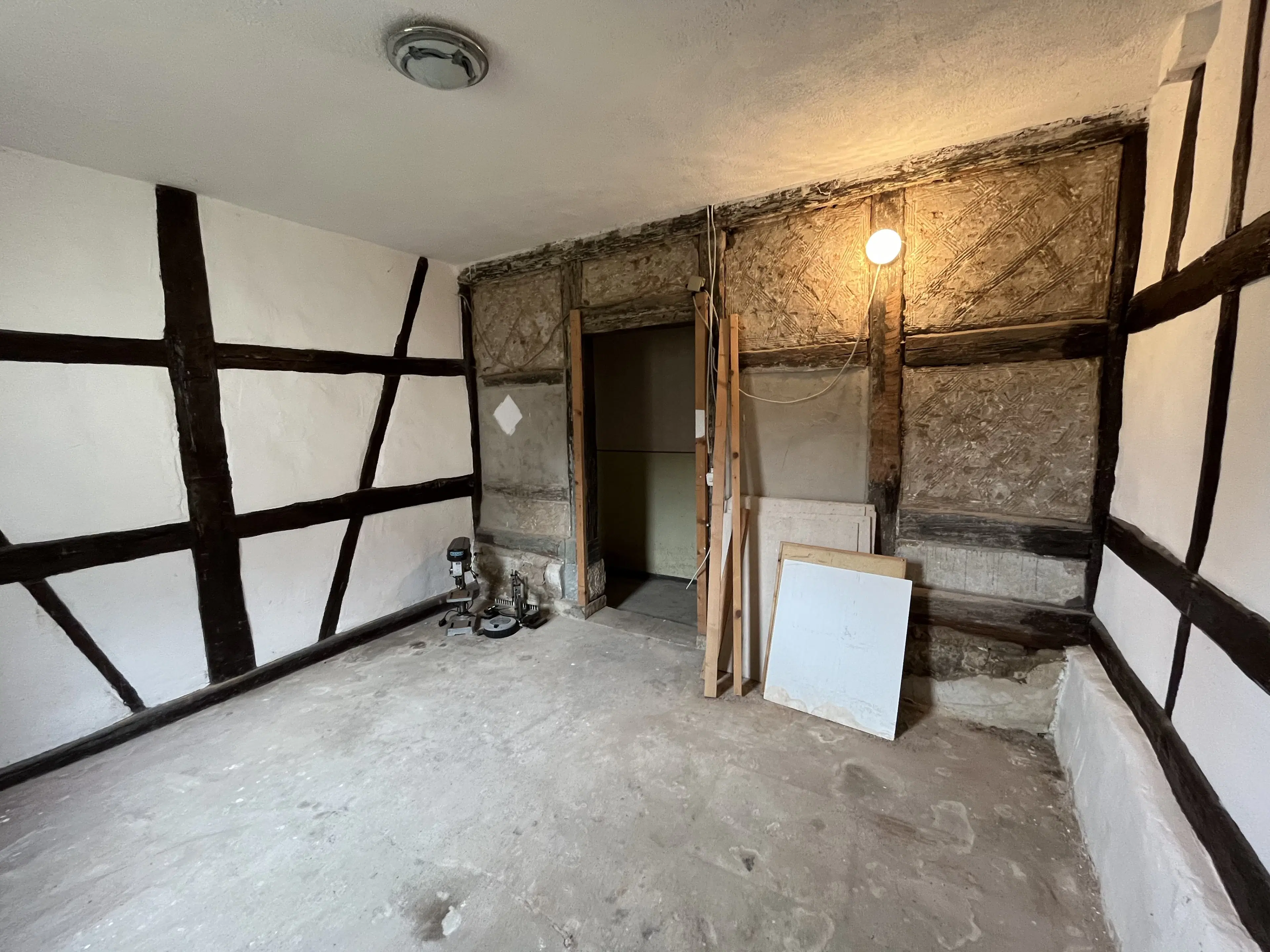 Driezijdig gebouw met binnenhof, voormalig B&B Arnstad Thüringen - Duitsland