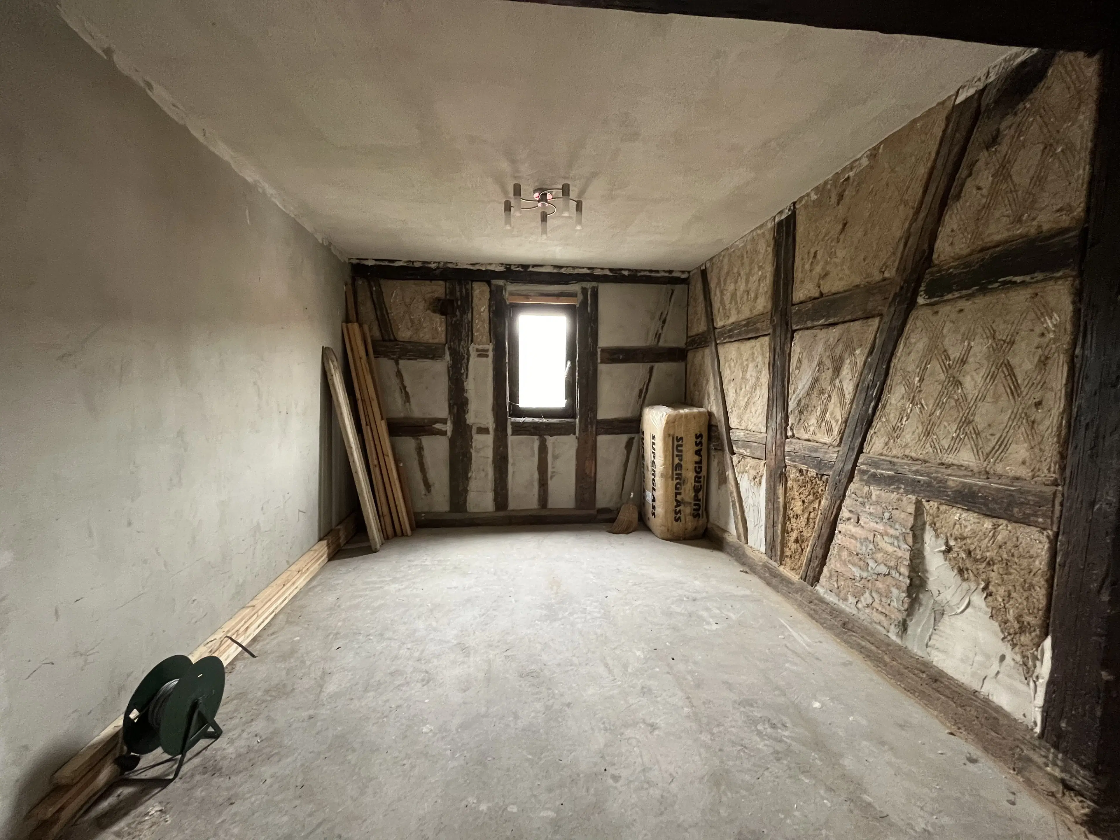 Driezijdig gebouw met binnenhof, voormalig B&B Arnstad Thüringen - Duitsland