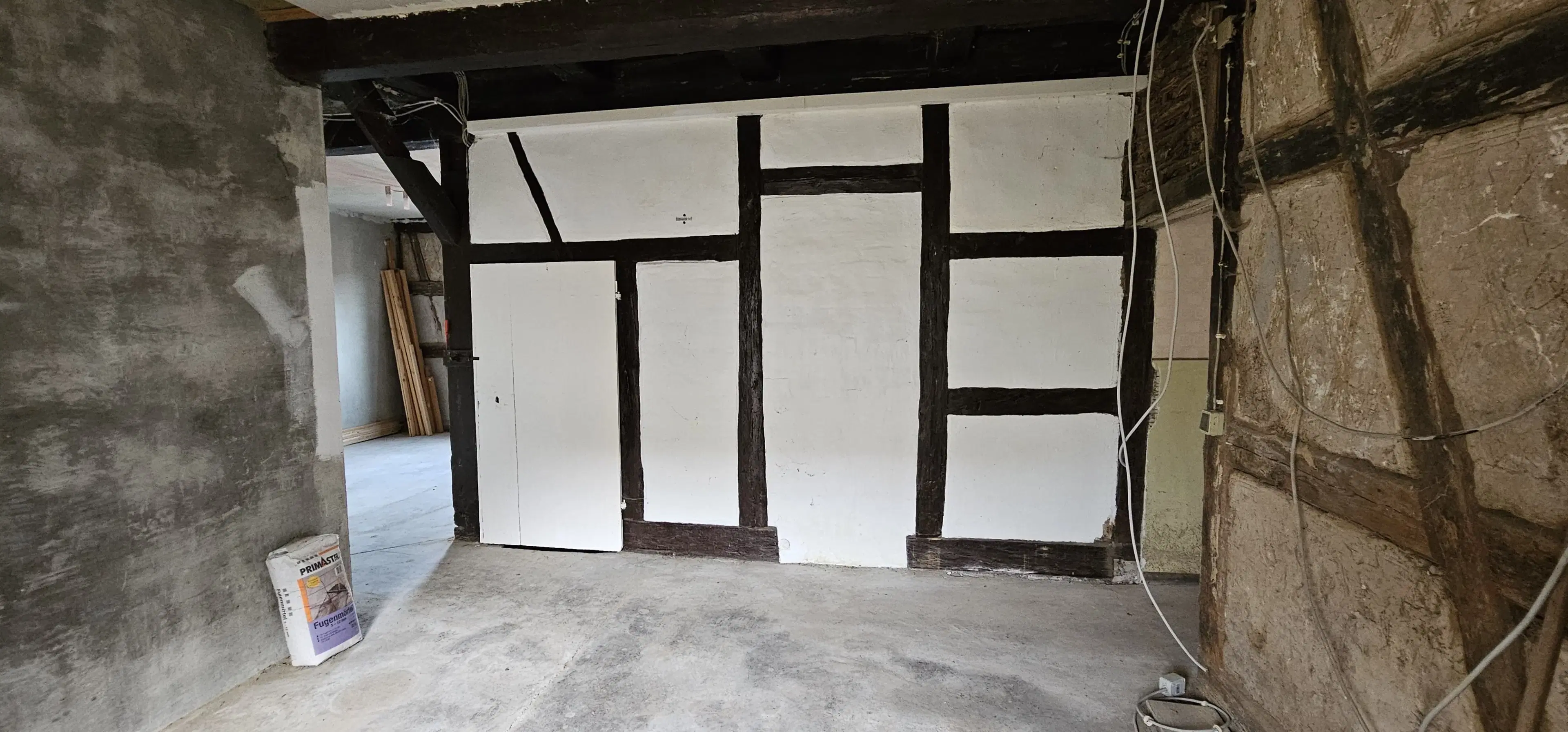 Driezijdig gebouw met binnenhof, voormalig B&B Arnstad Thüringen - Duitsland