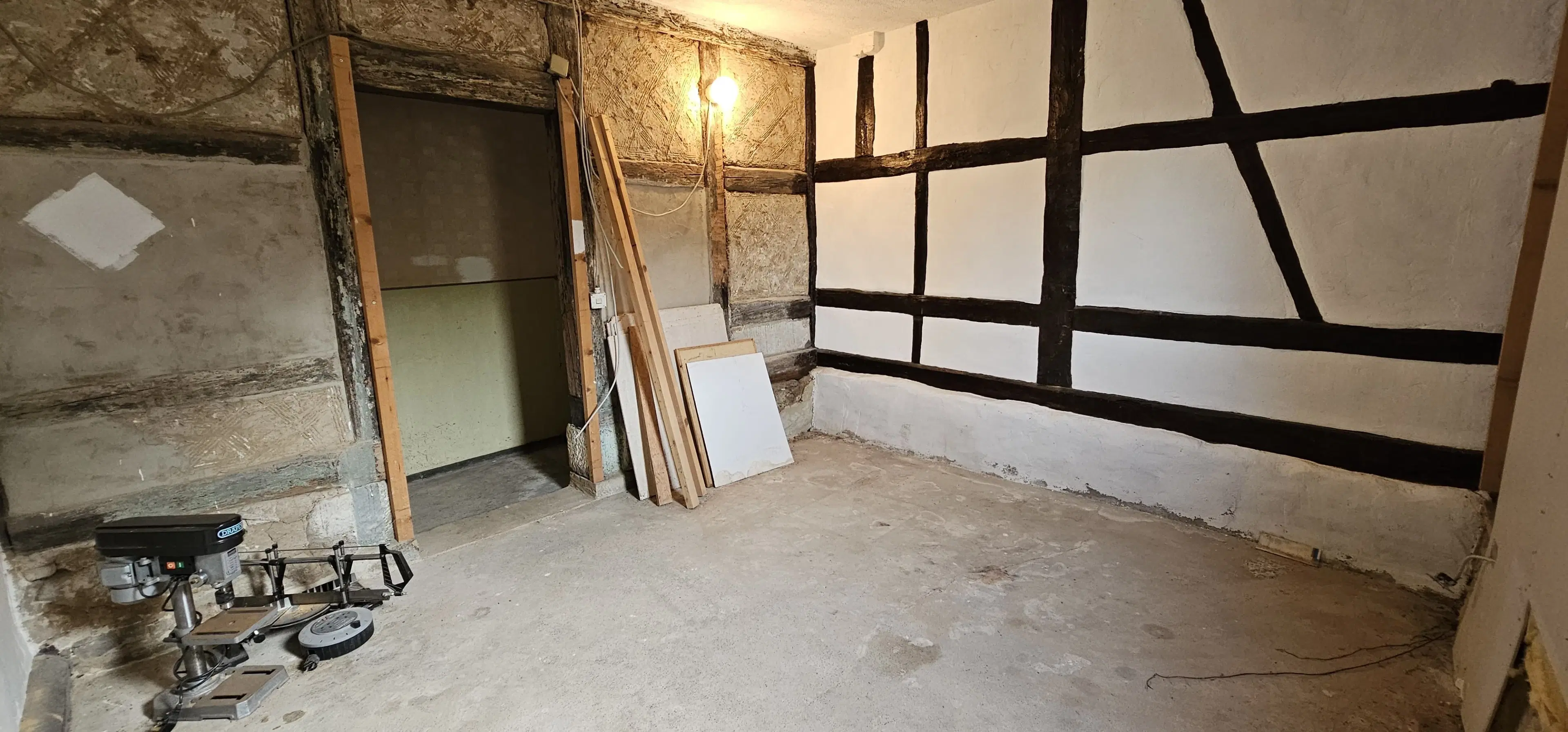 Driezijdig gebouw met binnenhof, voormalig B&B Arnstad Thüringen - Duitsland