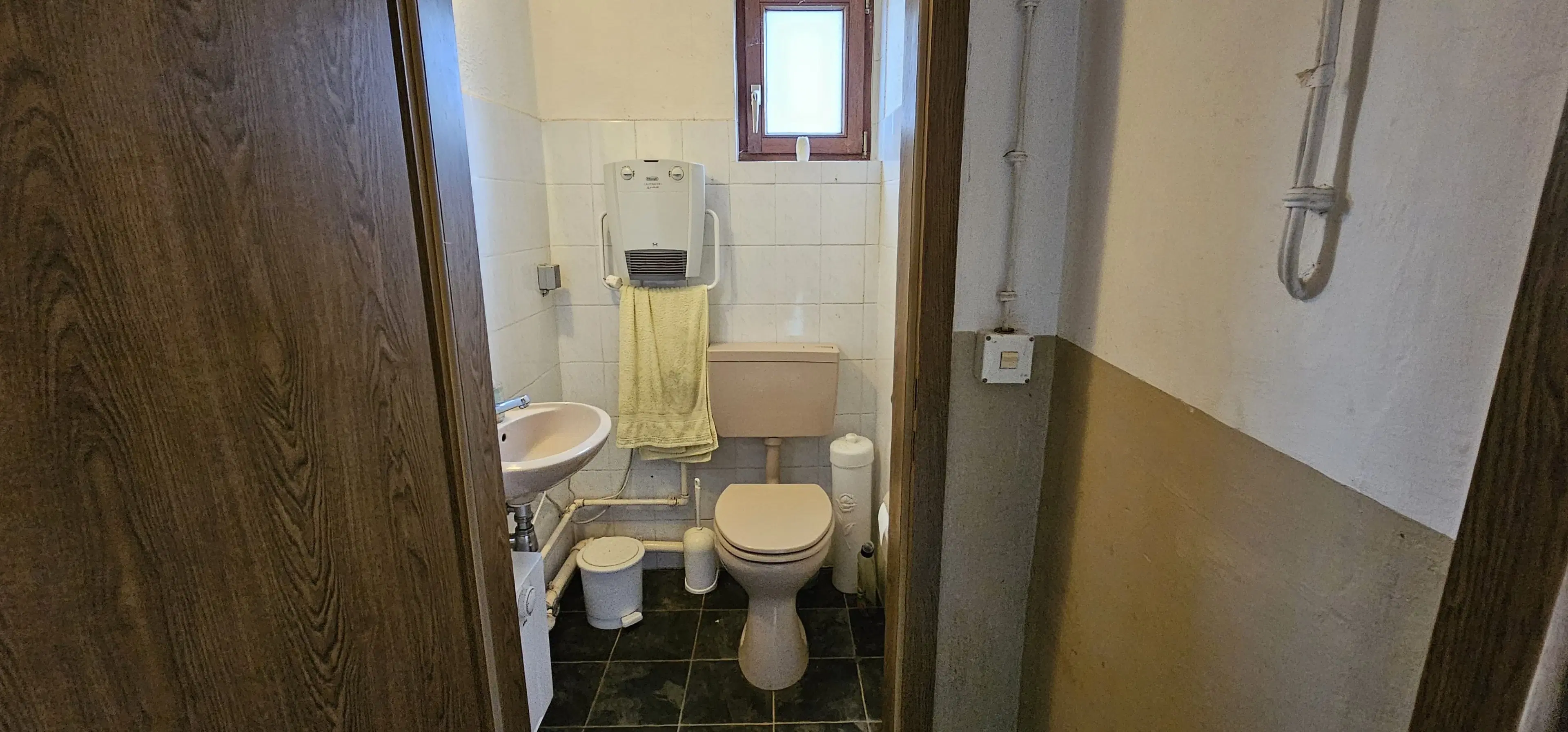 Driezijdig gebouw met binnenhof, voormalig B&B Arnstad Thüringen - Duitsland
