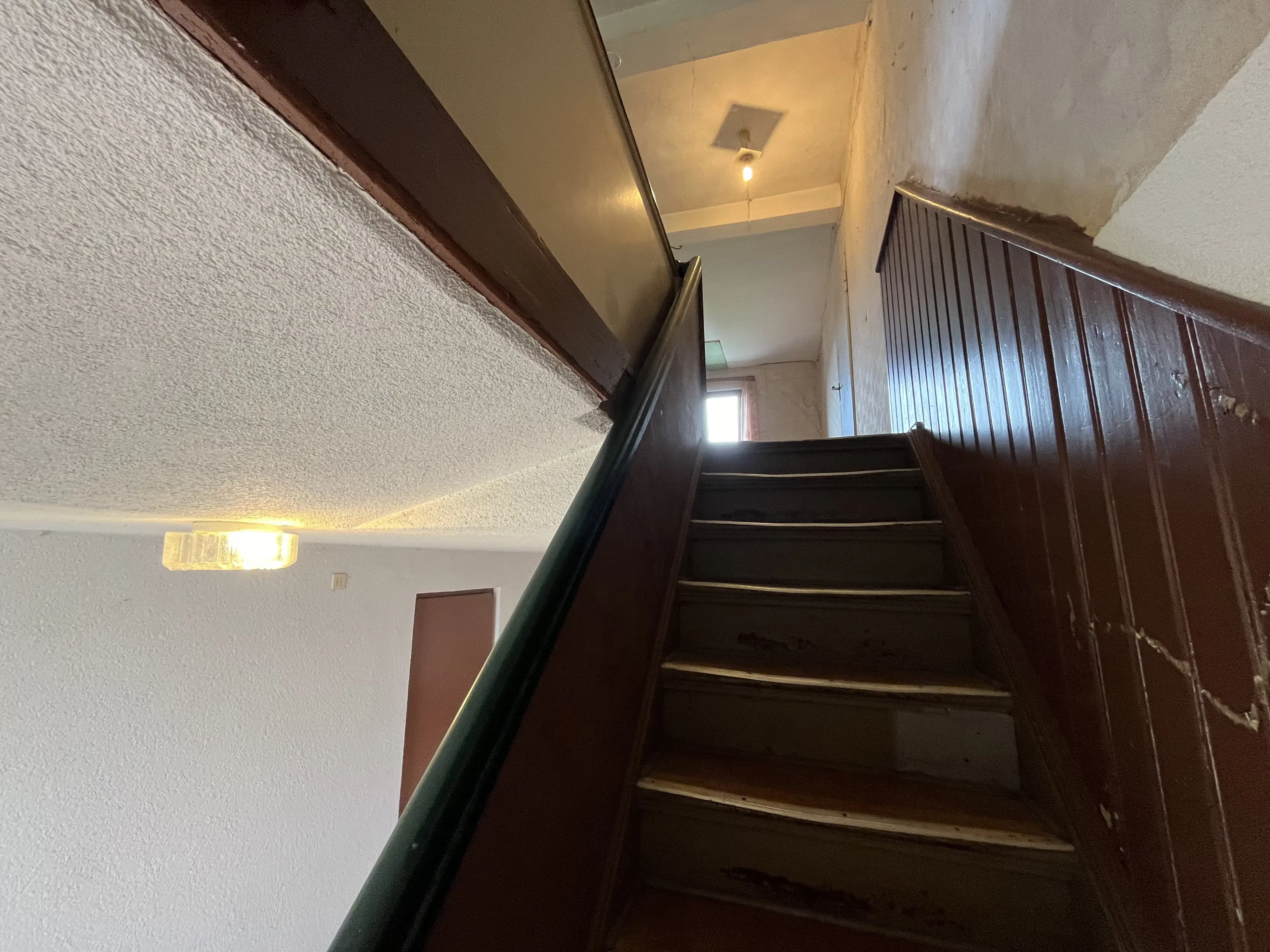 Driezijdig gebouw met binnenhof, voormalig B&B Arnstad Thüringen - Duitsland