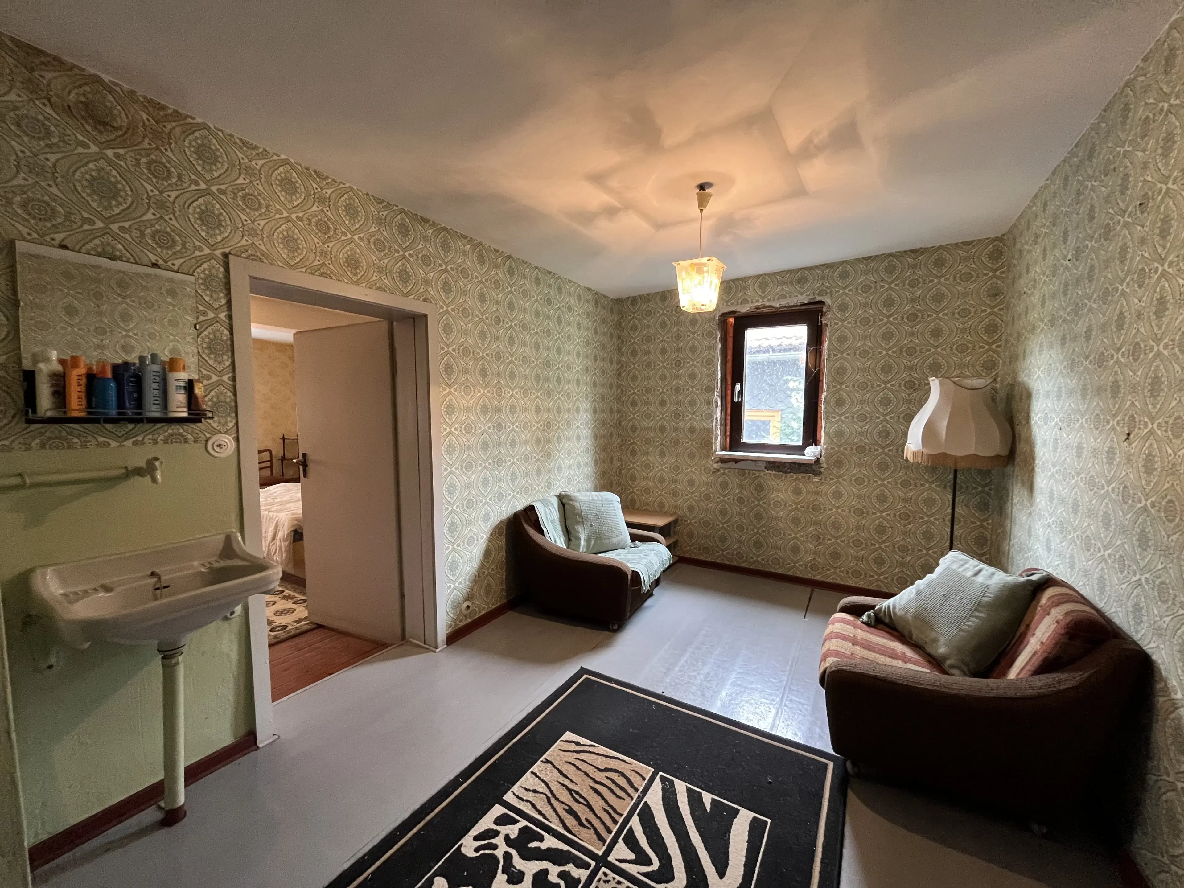 Driezijdig gebouw met binnenhof, voormalig B&B Arnstad Thüringen - Duitsland