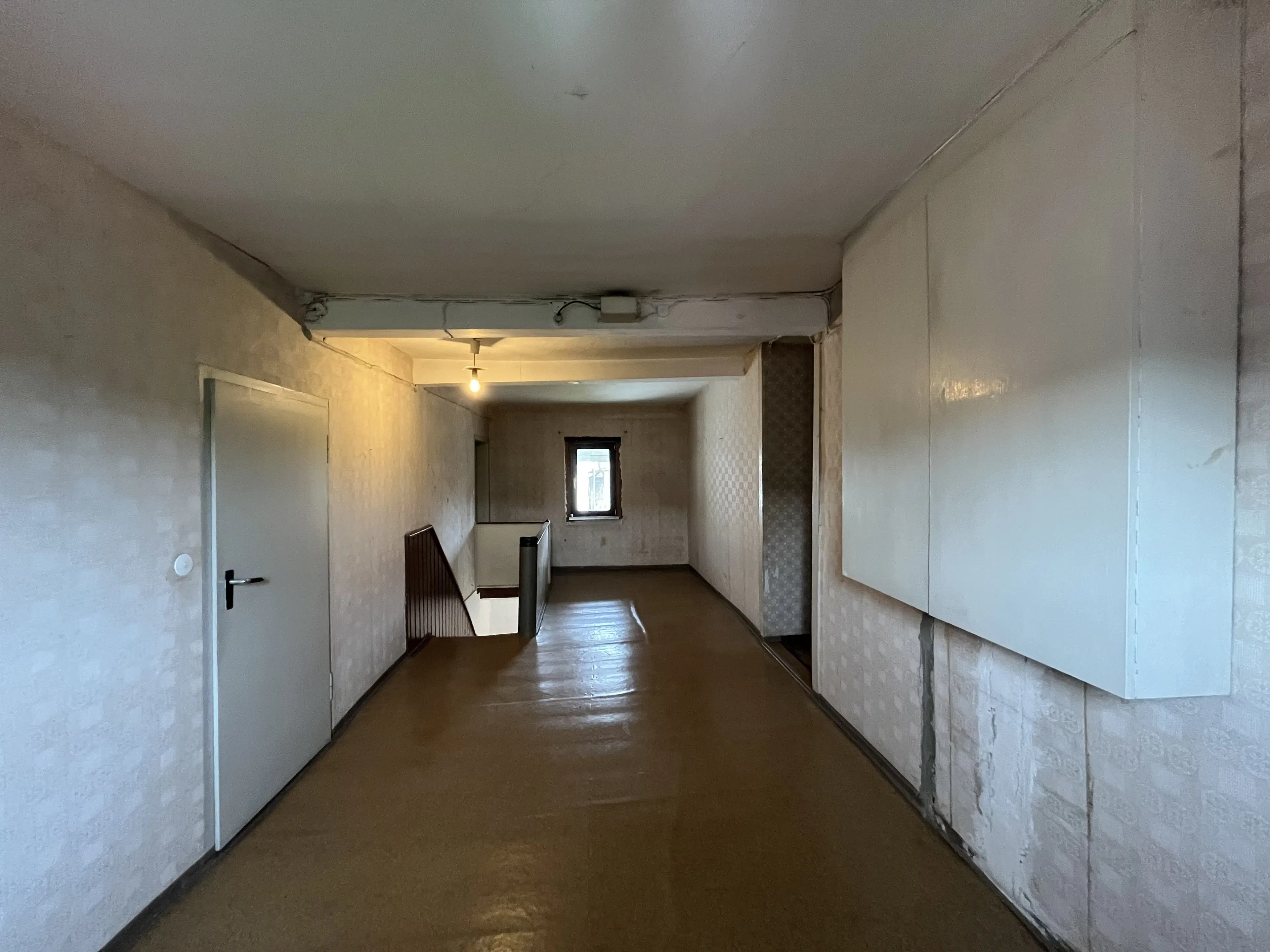 Driezijdig gebouw met binnenhof, voormalig B&B Arnstad Thüringen - Duitsland