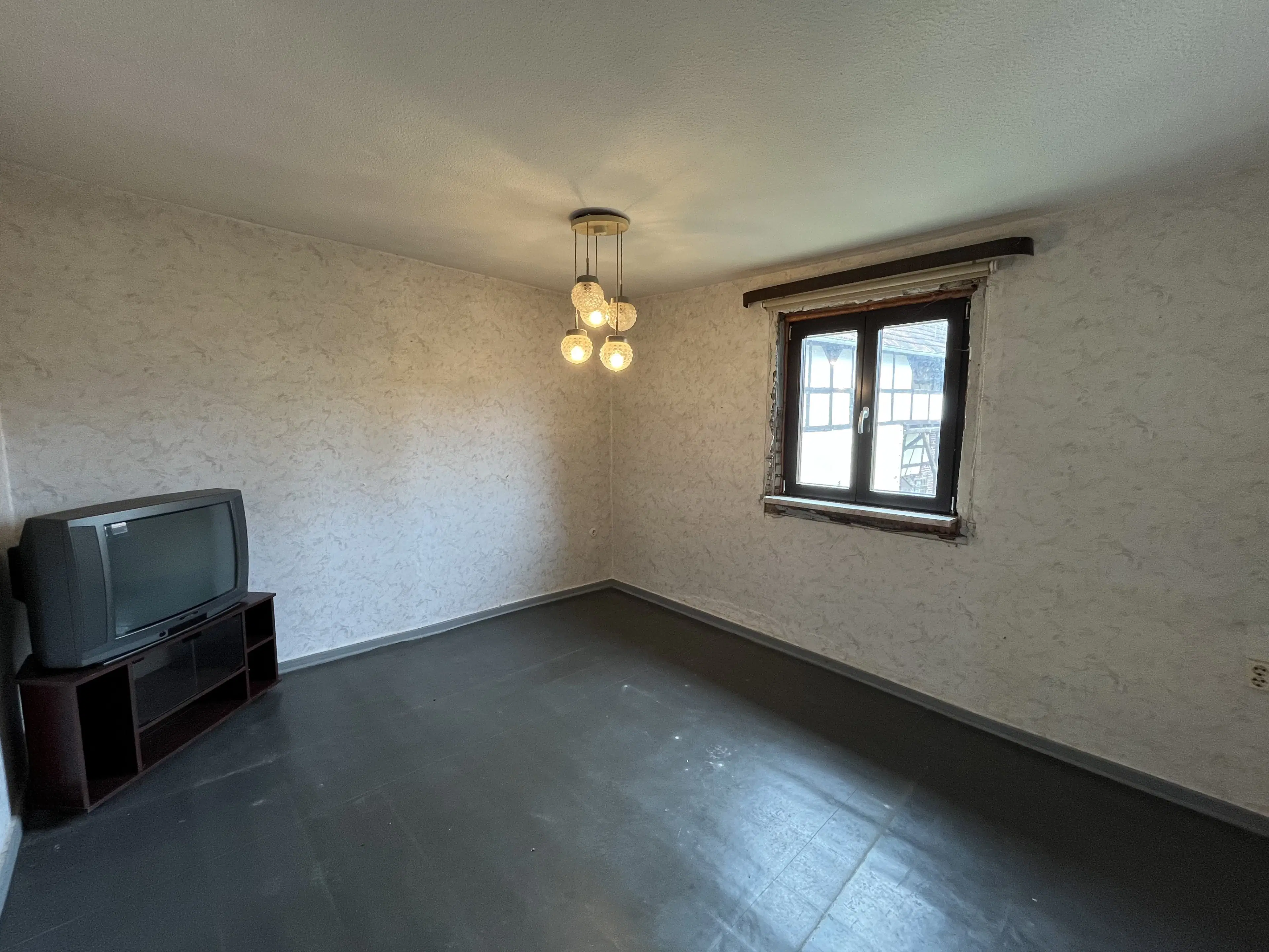 Driezijdig gebouw met binnenhof, voormalig B&B Arnstad Thüringen - Duitsland