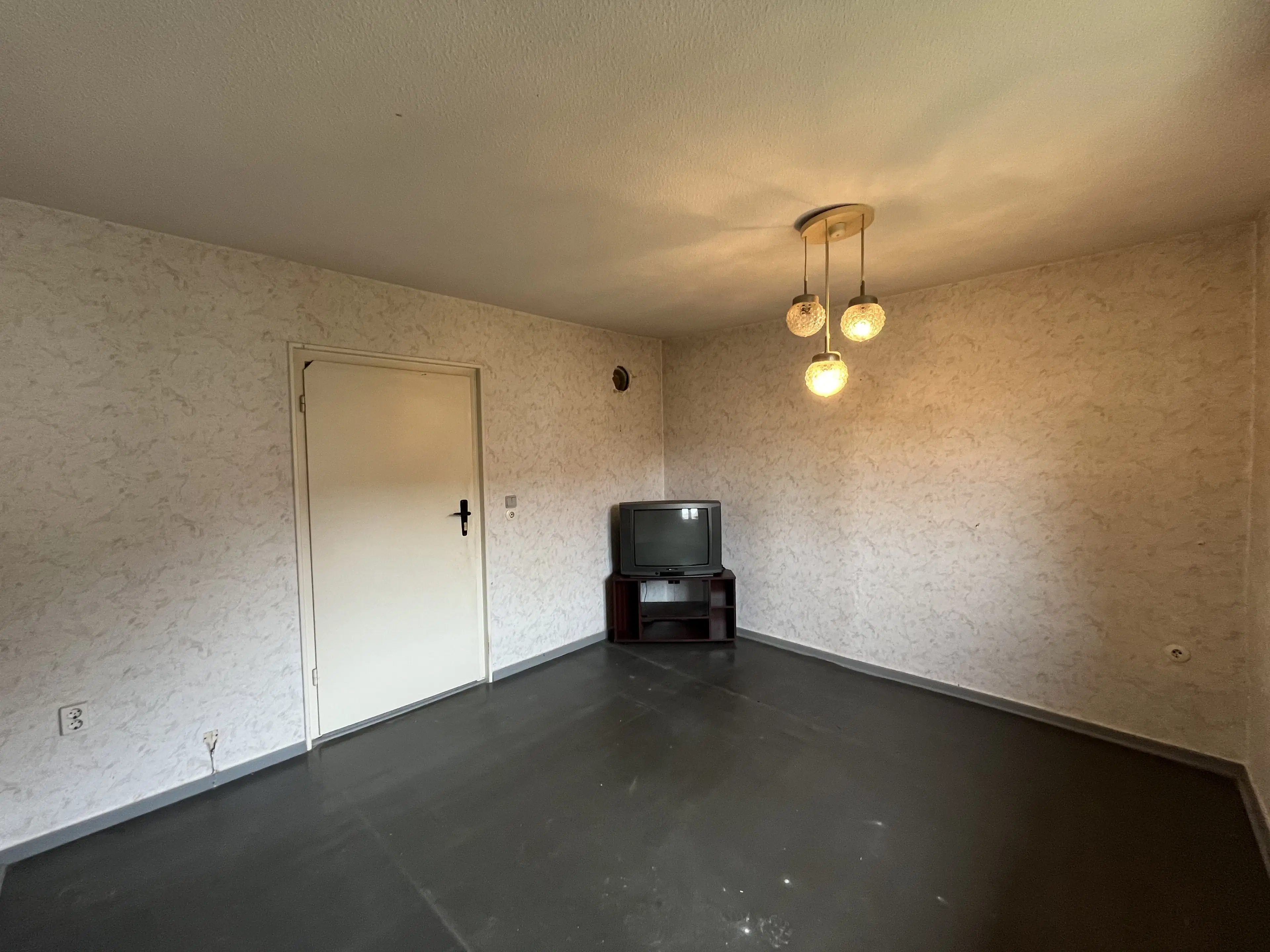 Driezijdig gebouw met binnenhof, voormalig B&B Arnstad Thüringen - Duitsland