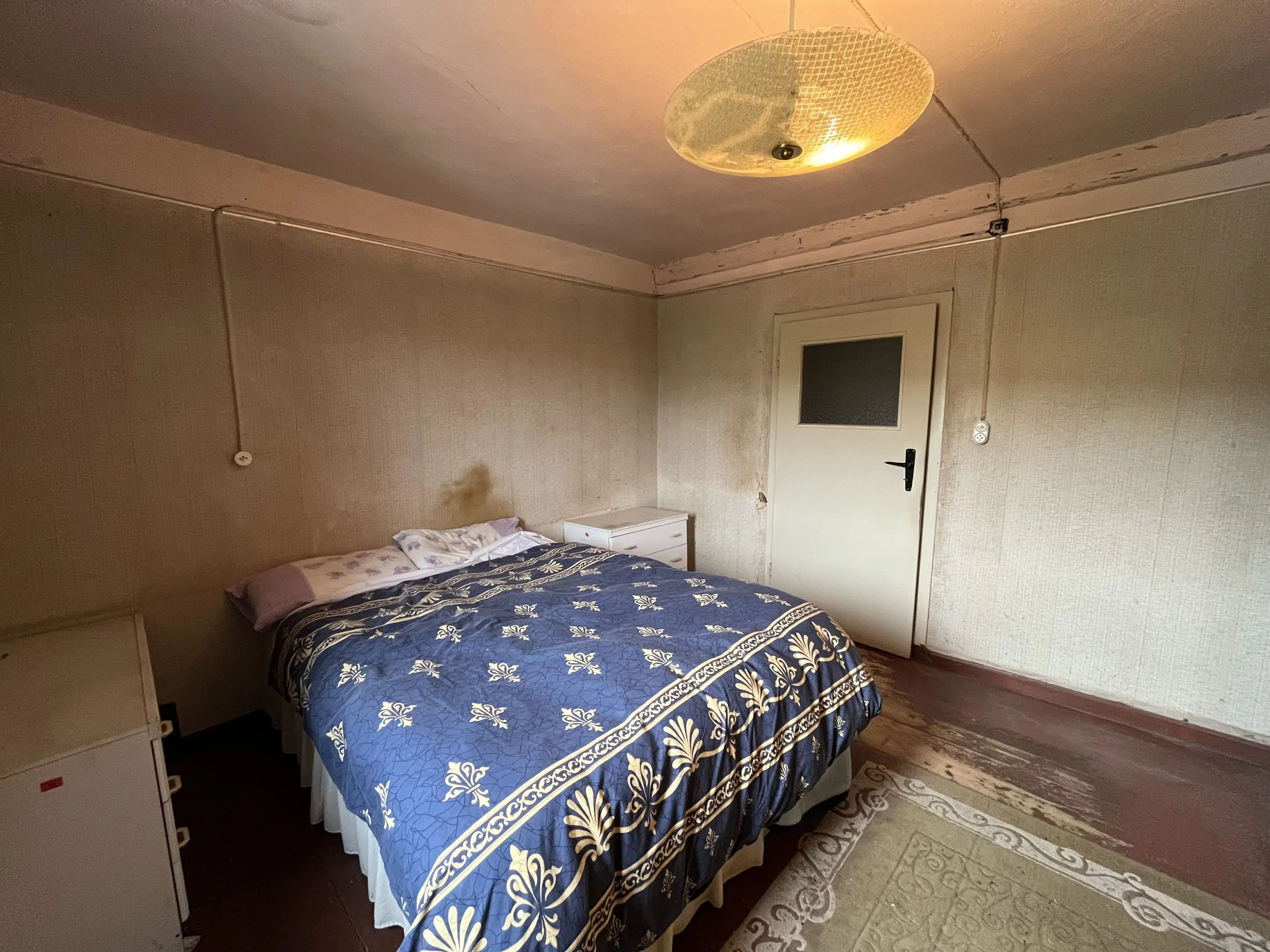 Driezijdig gebouw met binnenhof, voormalig B&B Arnstad Thüringen - Duitsland