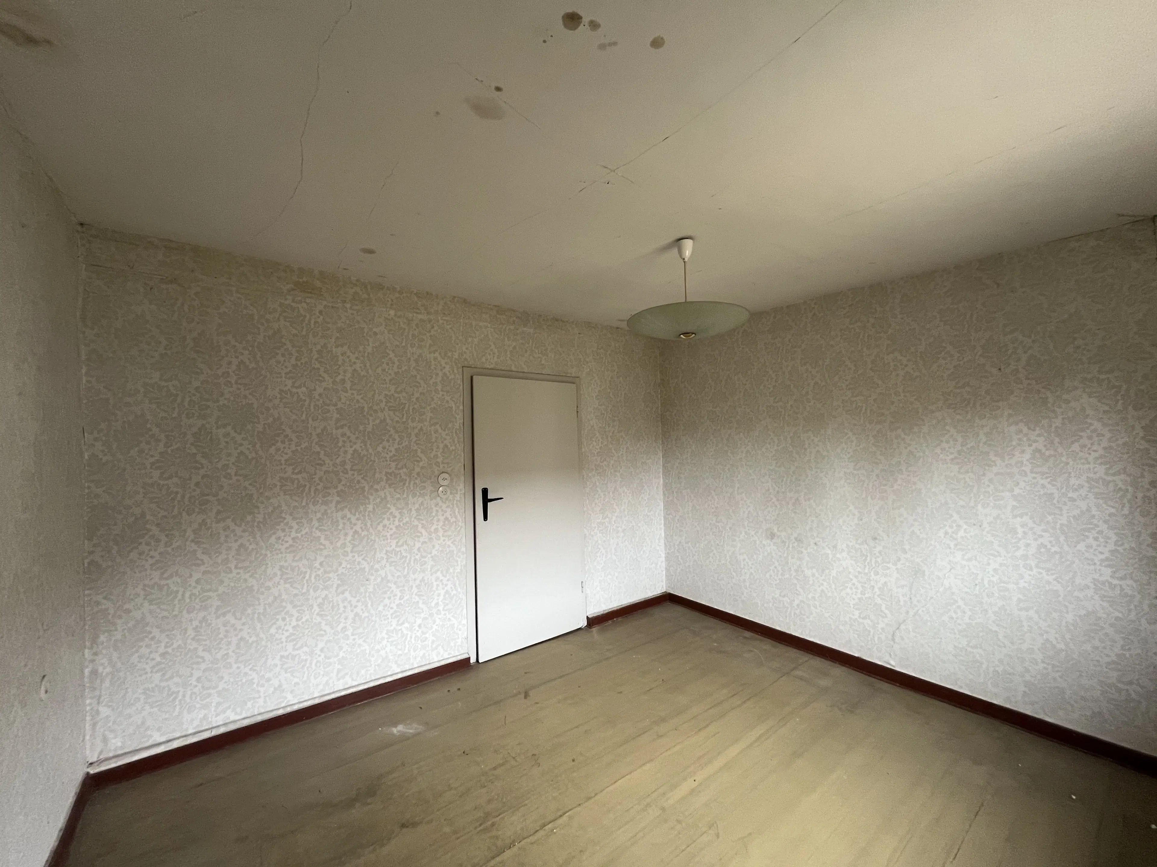 Driezijdig gebouw met binnenhof, voormalig B&B Arnstad Thüringen - Duitsland