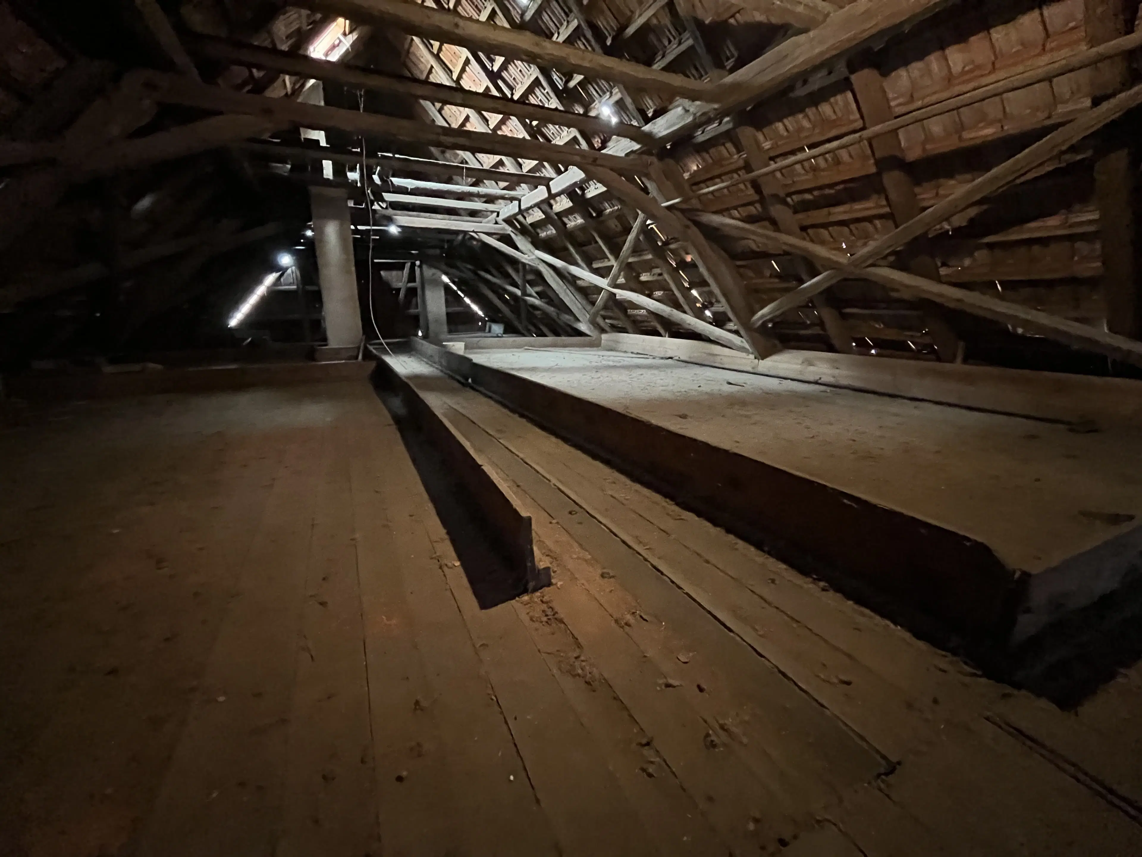 Driezijdig gebouw met binnenhof, voormalig B&B Arnstad Thüringen - Duitsland