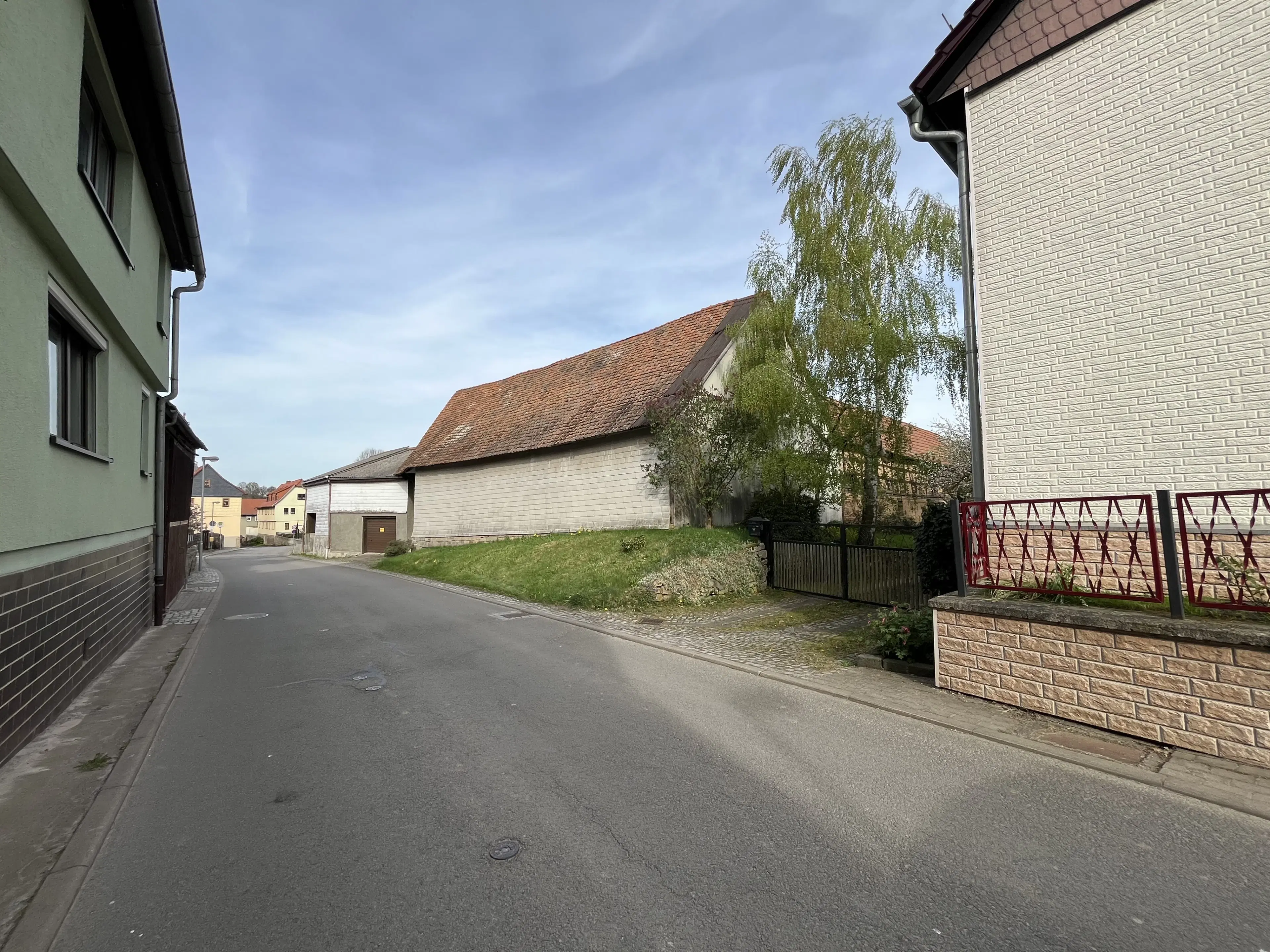 Driezijdig gebouw met binnenhof, voormalig B&B Arnstad Thüringen - Duitsland