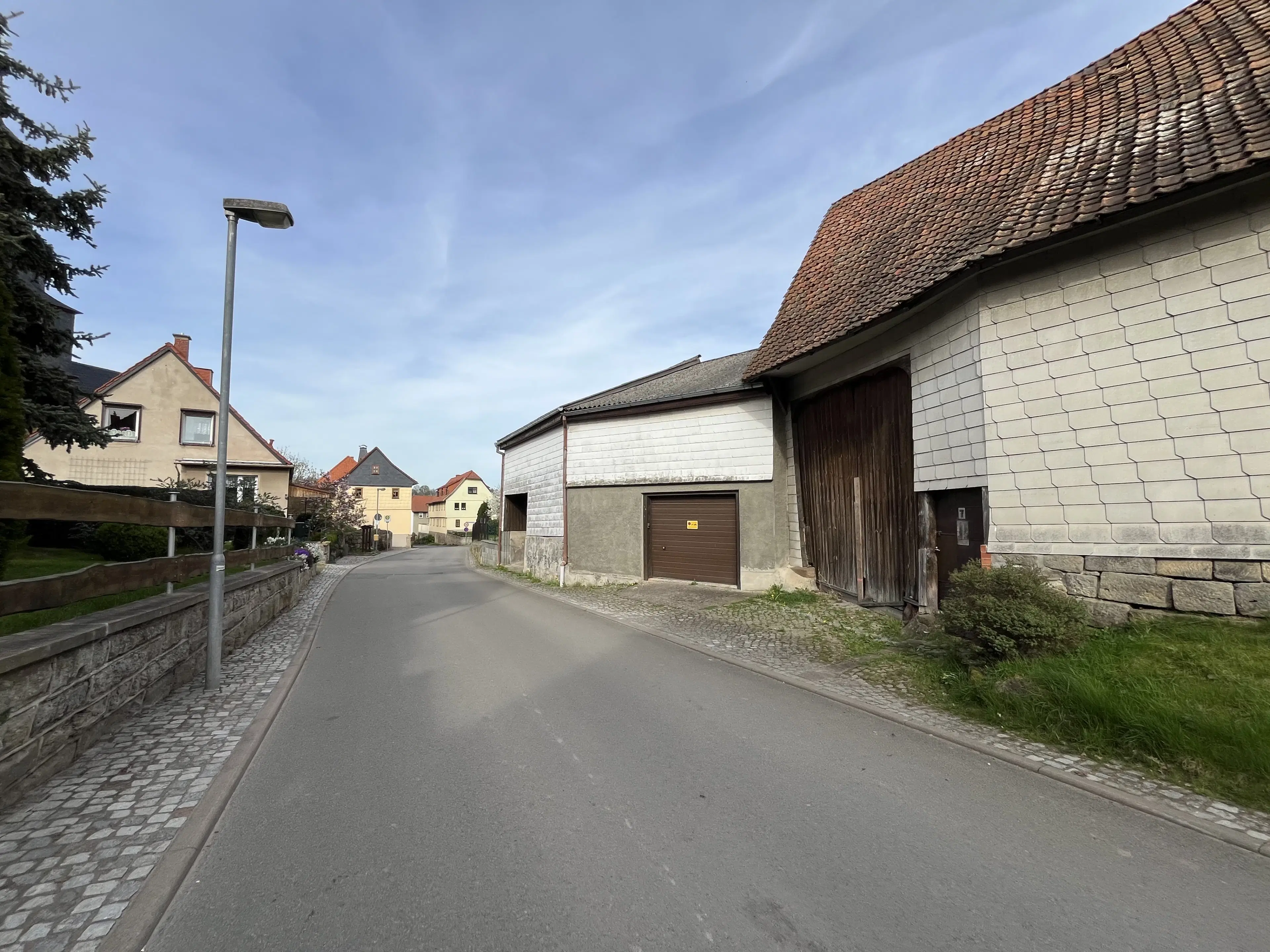 Driezijdig gebouw met binnenhof, voormalig B&B Arnstad Thüringen - Duitsland