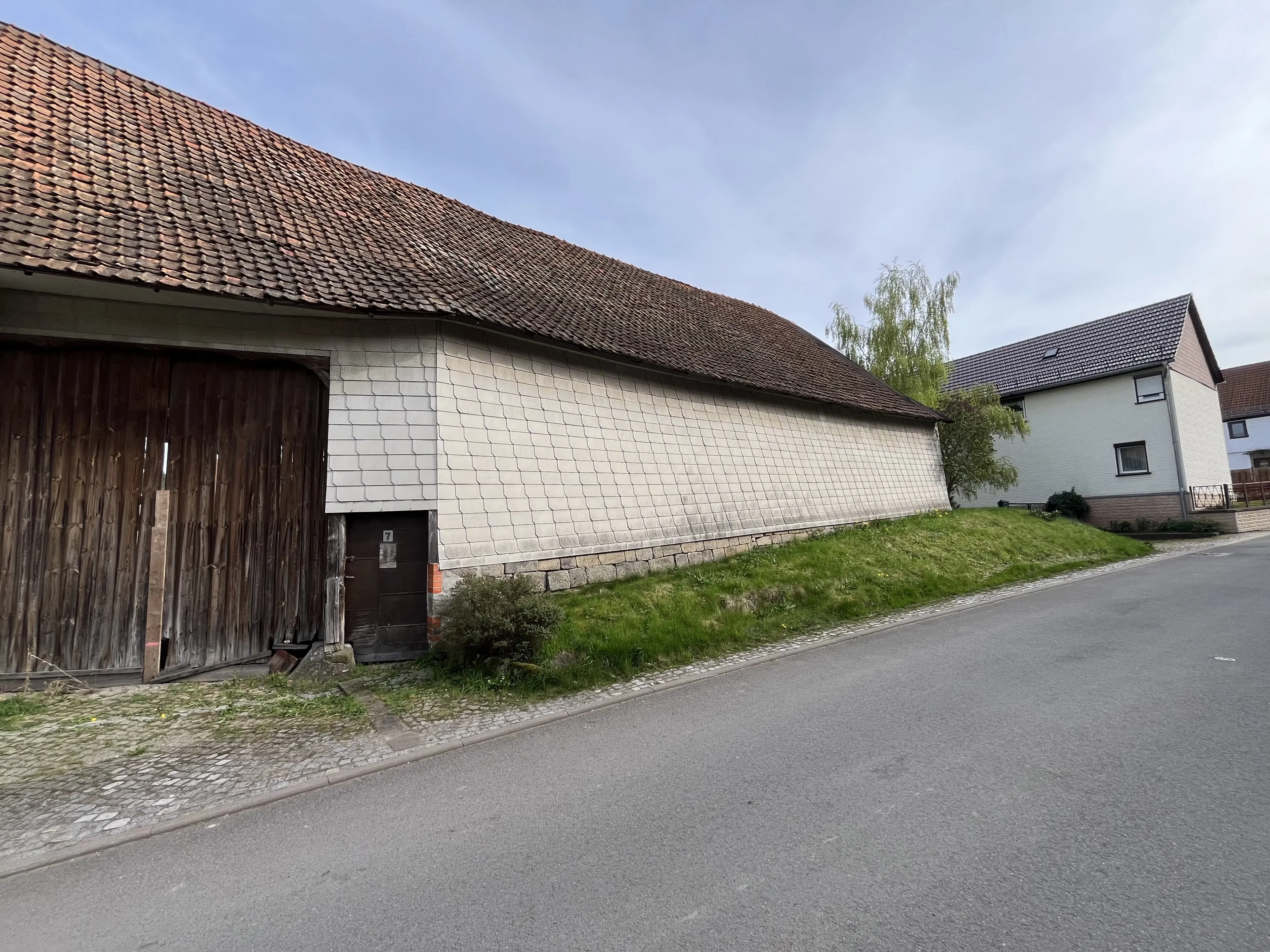 Driezijdig gebouw met binnenhof, voormalig B&B Arnstad Thüringen - Duitsland