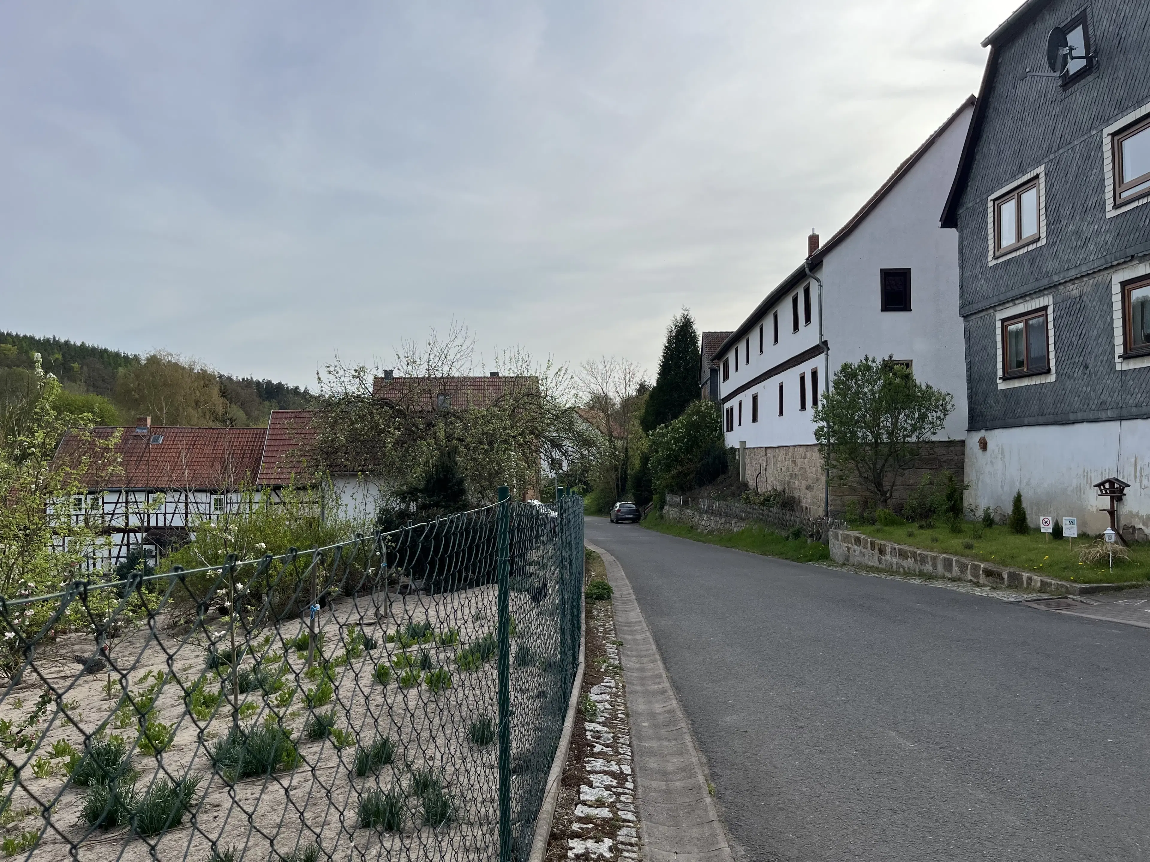 Driezijdig gebouw met binnenhof, voormalig B&B Arnstad Thüringen - Duitsland