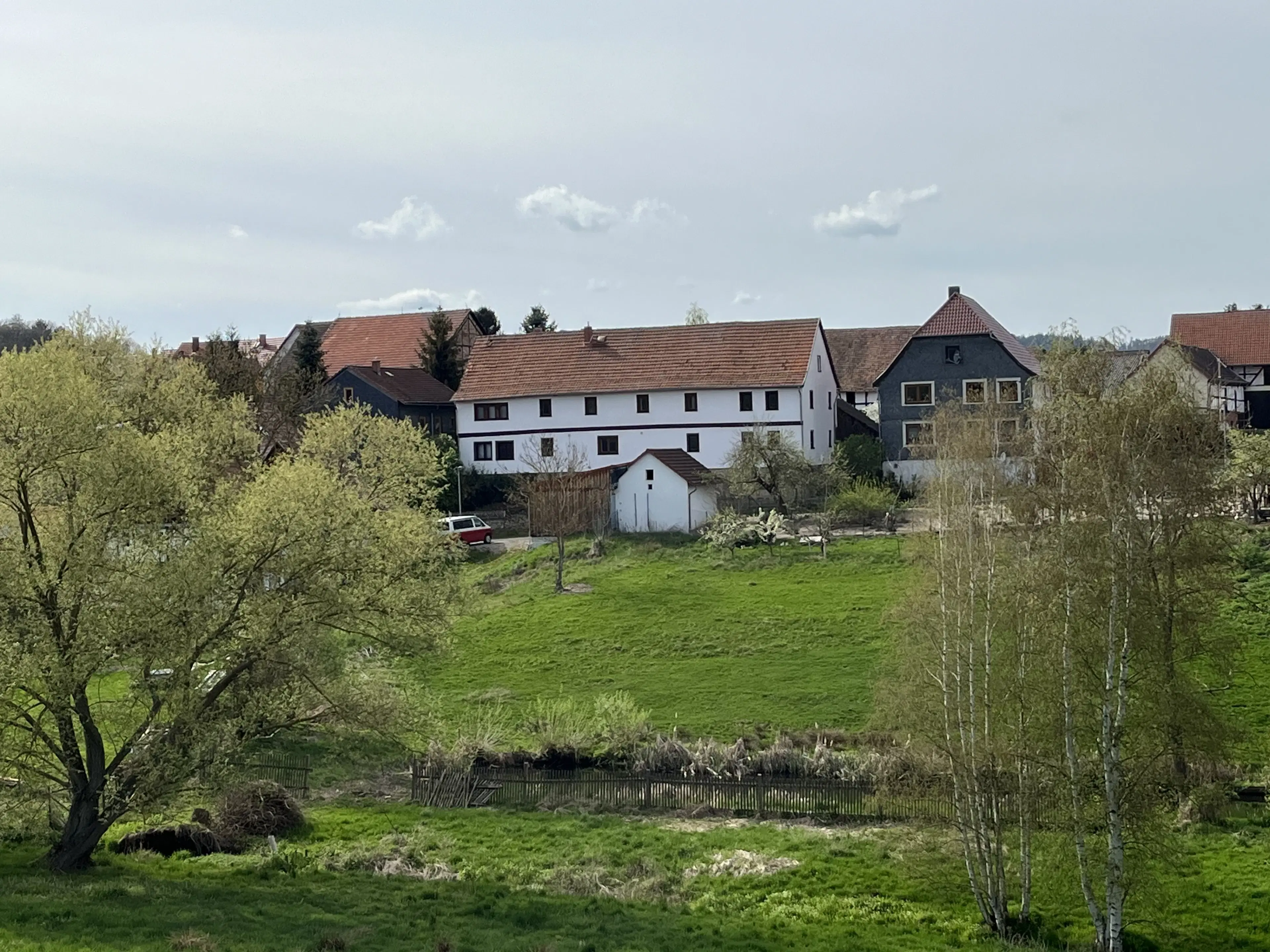 Driezijdig gebouw met binnenhof, voormalig B&B Arnstad Thüringen - Duitsland
