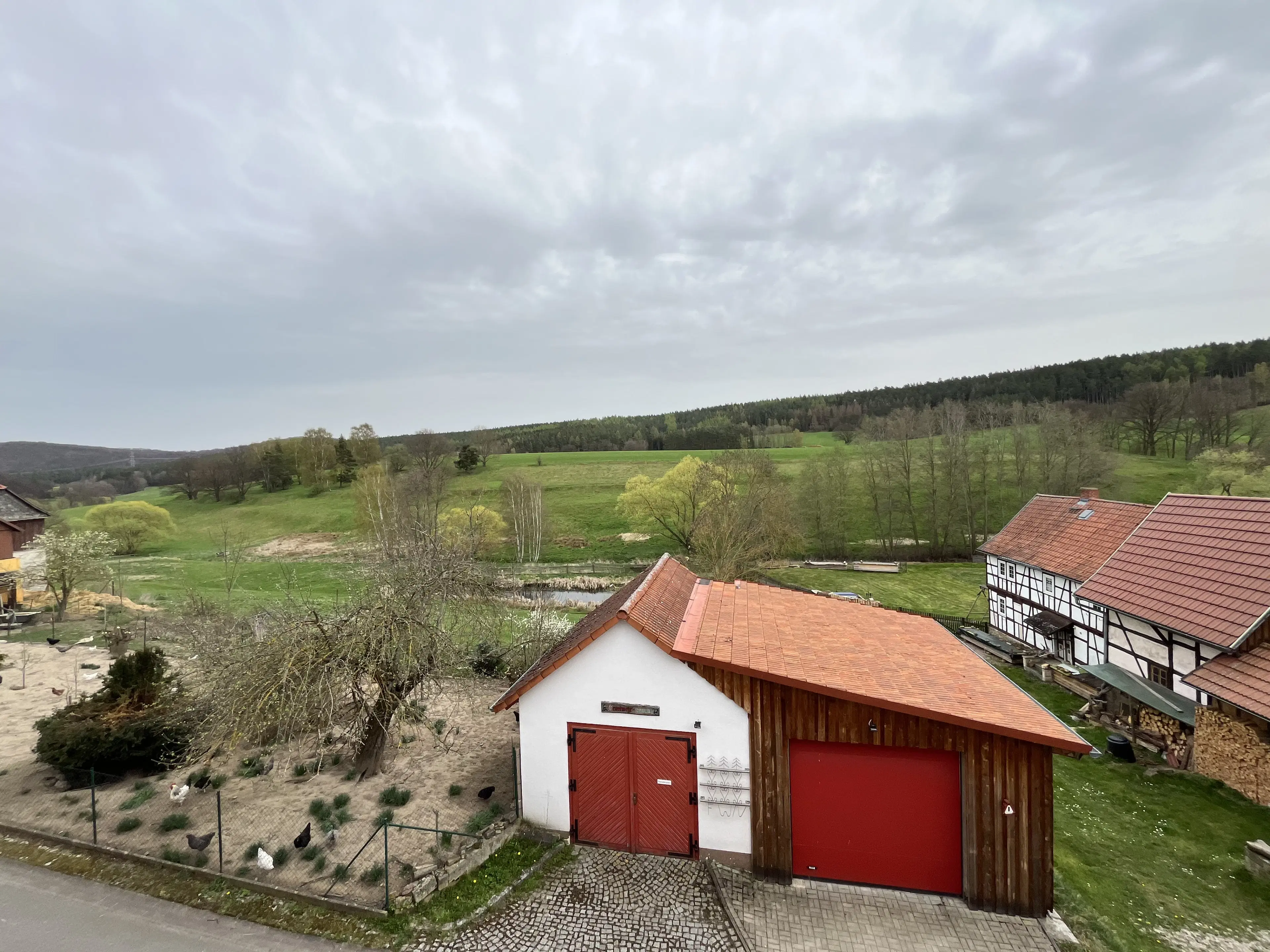 Driezijdig gebouw met binnenhof, voormalig B&B Arnstad Thüringen - Duitsland