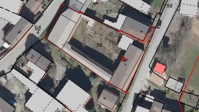 Driezijdig gebouw met binnenhof, voormalig B&B Arnstad Thüringen - Duitsland