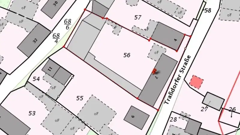 Driezijdig gebouw met binnenhof, voormalig B&B Arnstad Thüringen - Duitsland