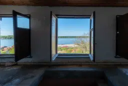 Hoofdgebouw + uitbreiding + oprit/laadperron en 277 m2 land in Oryahovo - Bulgarije