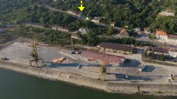 Hoofdgebouw + uitbreiding + oprit/laadperron en 277 m2 land in Oryahovo - Bulgarije