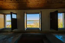 Hoofdgebouw + uitbreiding + oprit/laadperron en 277 m2 land in Oryahovo - Bulgarije