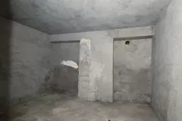 Hoofdgebouw + uitbreiding + oprit/laadperron en 277 m2 land in Oryahovo - Bulgarije