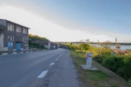 Hoofdgebouw + uitbreiding + oprit/laadperron en 277 m2 land in Oryahovo - Bulgarije