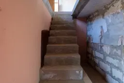 Hoofdgebouw + uitbreiding + oprit/laadperron en 277 m2 land in Oryahovo - Bulgarije