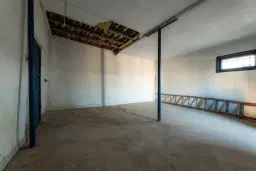 Hoofdgebouw + uitbreiding + oprit/laadperron en 277 m2 land in Oryahovo - Bulgarije