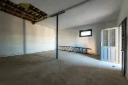 Hoofdgebouw + uitbreiding + oprit/laadperron en 277 m2 land in Oryahovo - Bulgarije