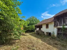 Klassiek huis, bijgebouw en 1.662 m2 grond in Izvor Mahala (Vidin) - Bulgarije