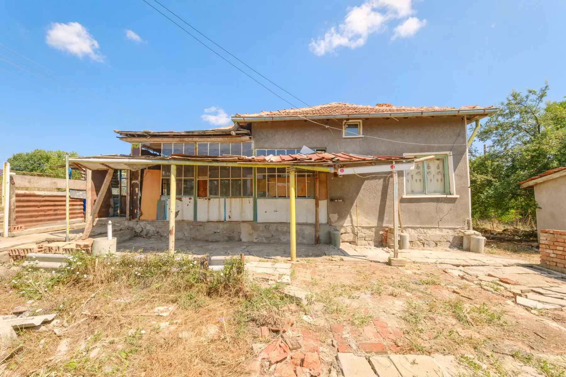 Huis op 2.040 m2 grond in Razdel - Bulgarije