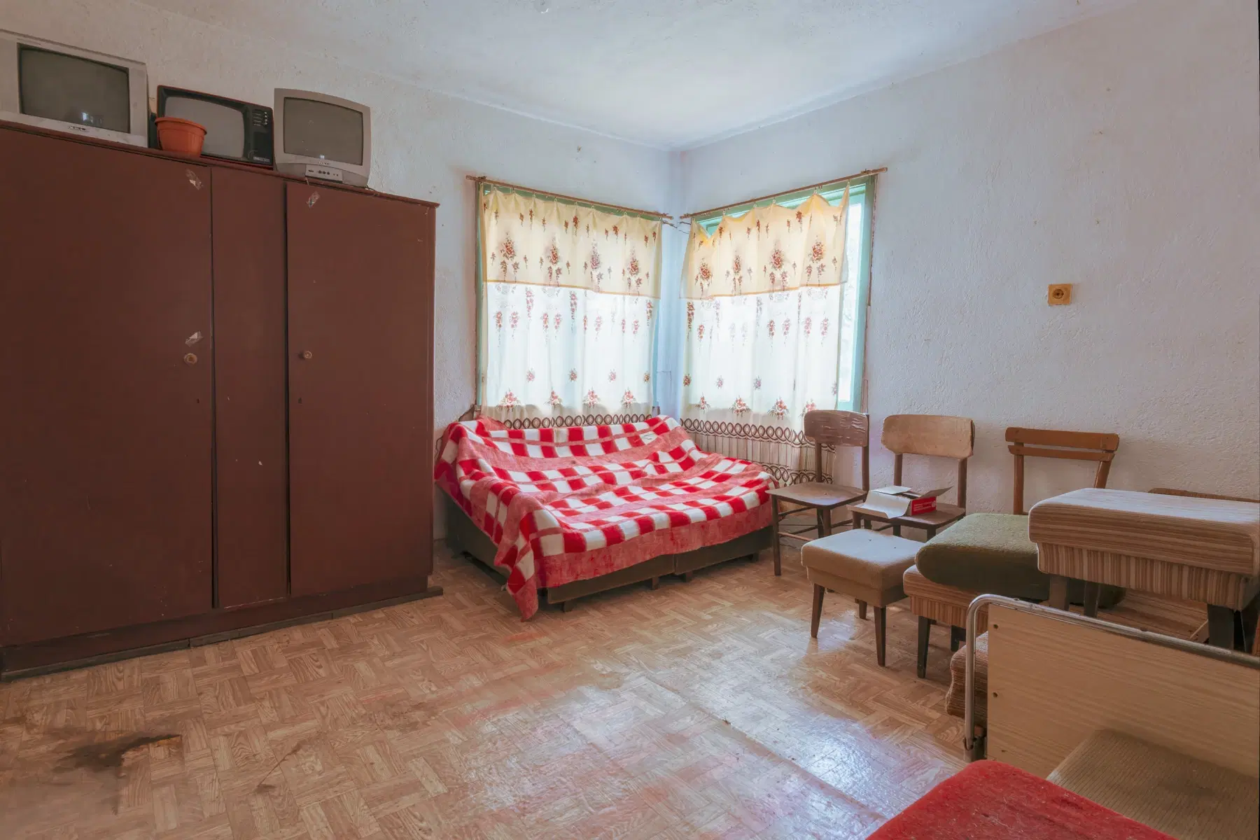 Huis op 2.040 m2 grond in Razdel - Bulgarije