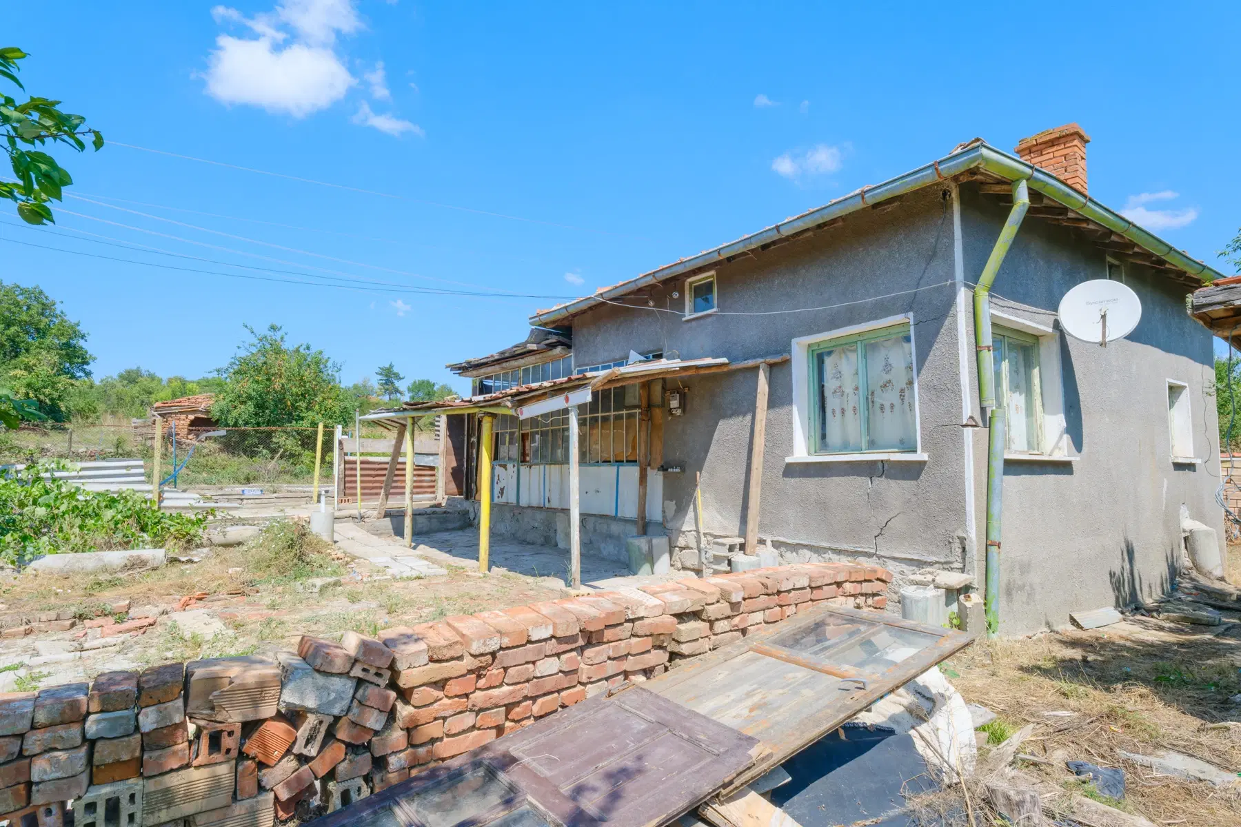 Huis op 2.040 m2 grond in Razdel - Bulgarije