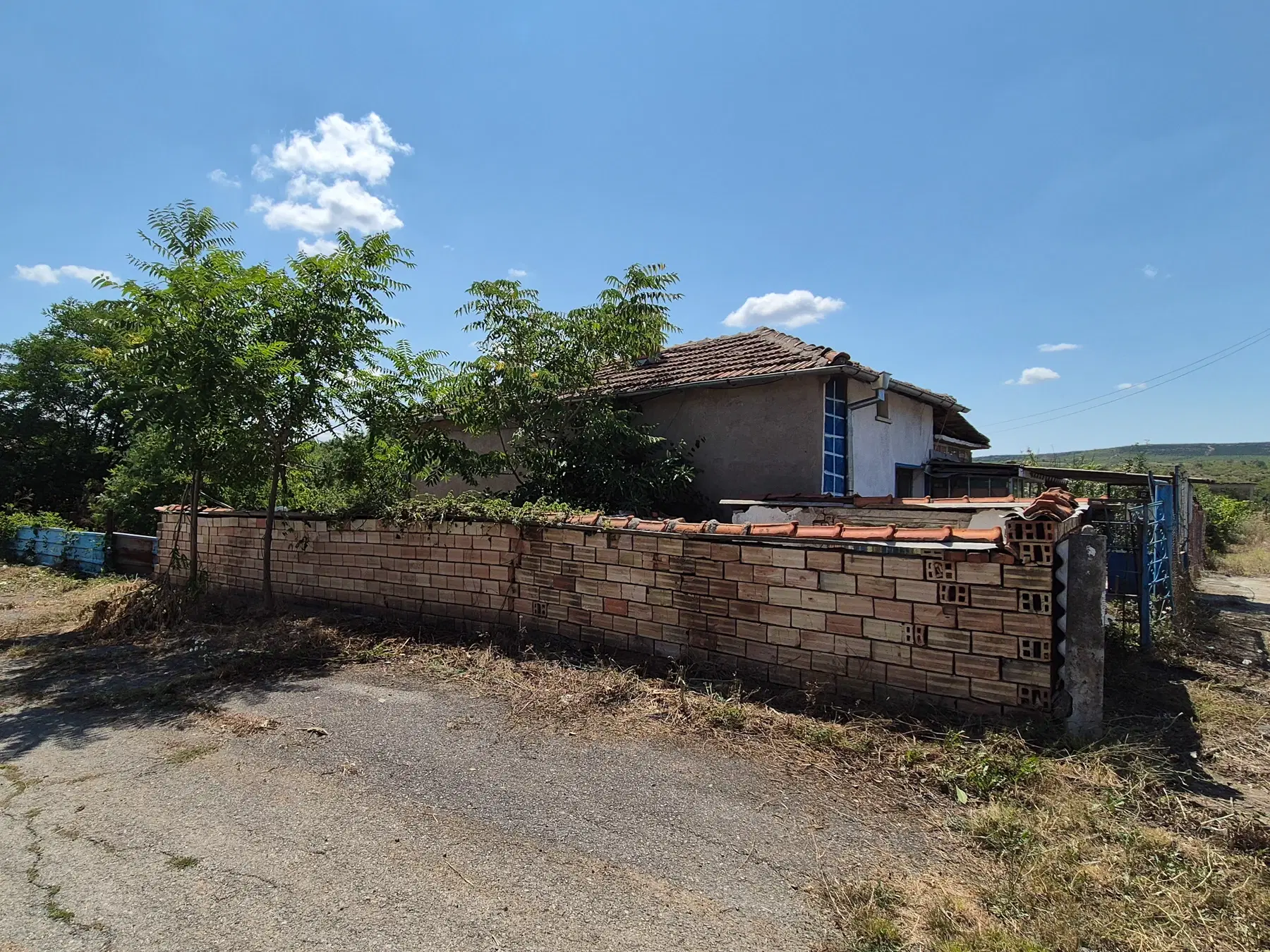 Huis op 2.040 m2 grond in Razdel - Bulgarije
