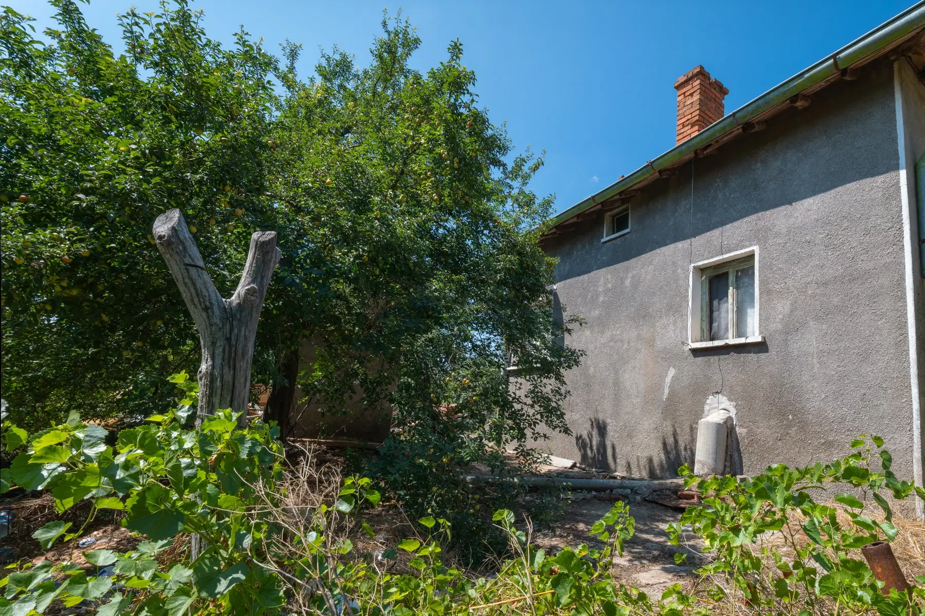 Huis op 2.040 m2 grond in Razdel - Bulgarije