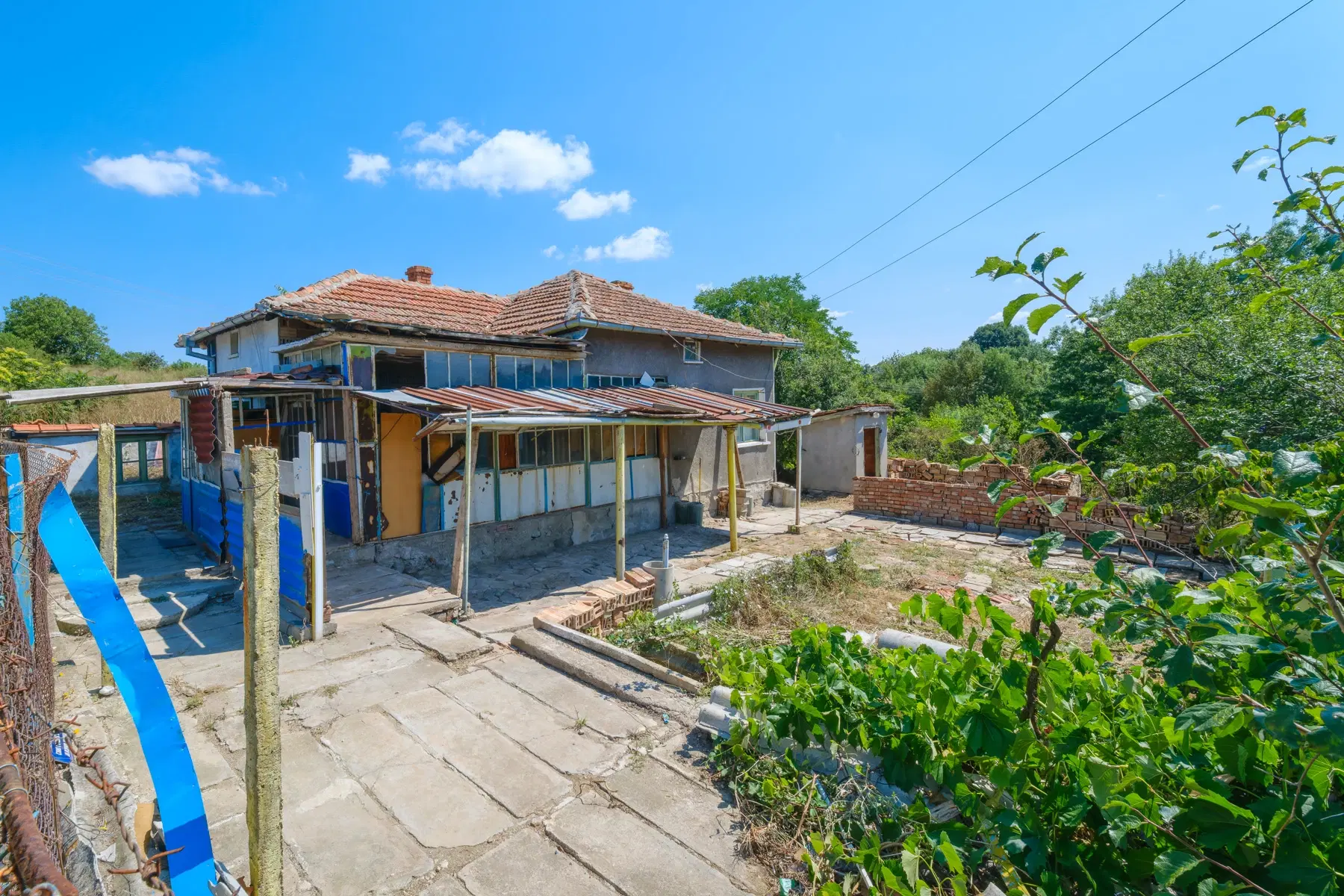 Huis op 2.040 m2 grond in Razdel - Bulgarije
