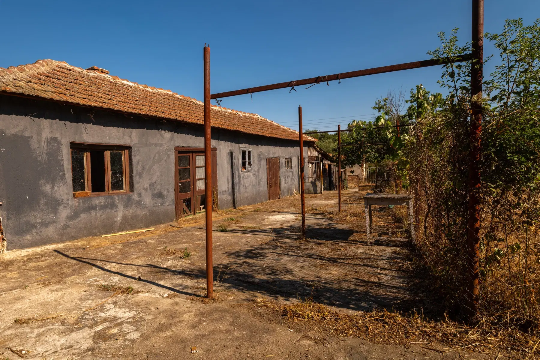 Twéé-onder-één-kap woning, bijgebouwen & 746 m2 grond in Studena Haskovo - Bulgarije
