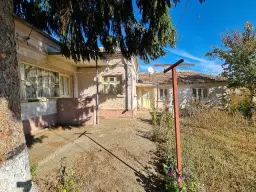 Boerderij, 3 huizen, bijgebouwen en 3.320 m2 met wijngaarden in Kladensti, Dobrich - Bulgarije
