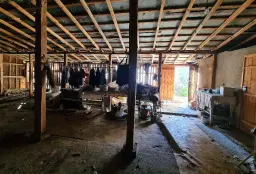 Boerderij, 3 huizen, bijgebouwen en 3.320 m2 met wijngaarden in Kladensti, Dobrich - Bulgarije