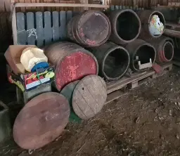 Boerderij, 3 huizen, bijgebouwen en 3.320 m2 met wijngaarden in Kladensti, Dobrich - Bulgarije