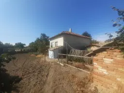 Boerderij, 3 huizen, bijgebouwen en 3.320 m2 met wijngaarden in Kladensti, Dobrich - Bulgarije