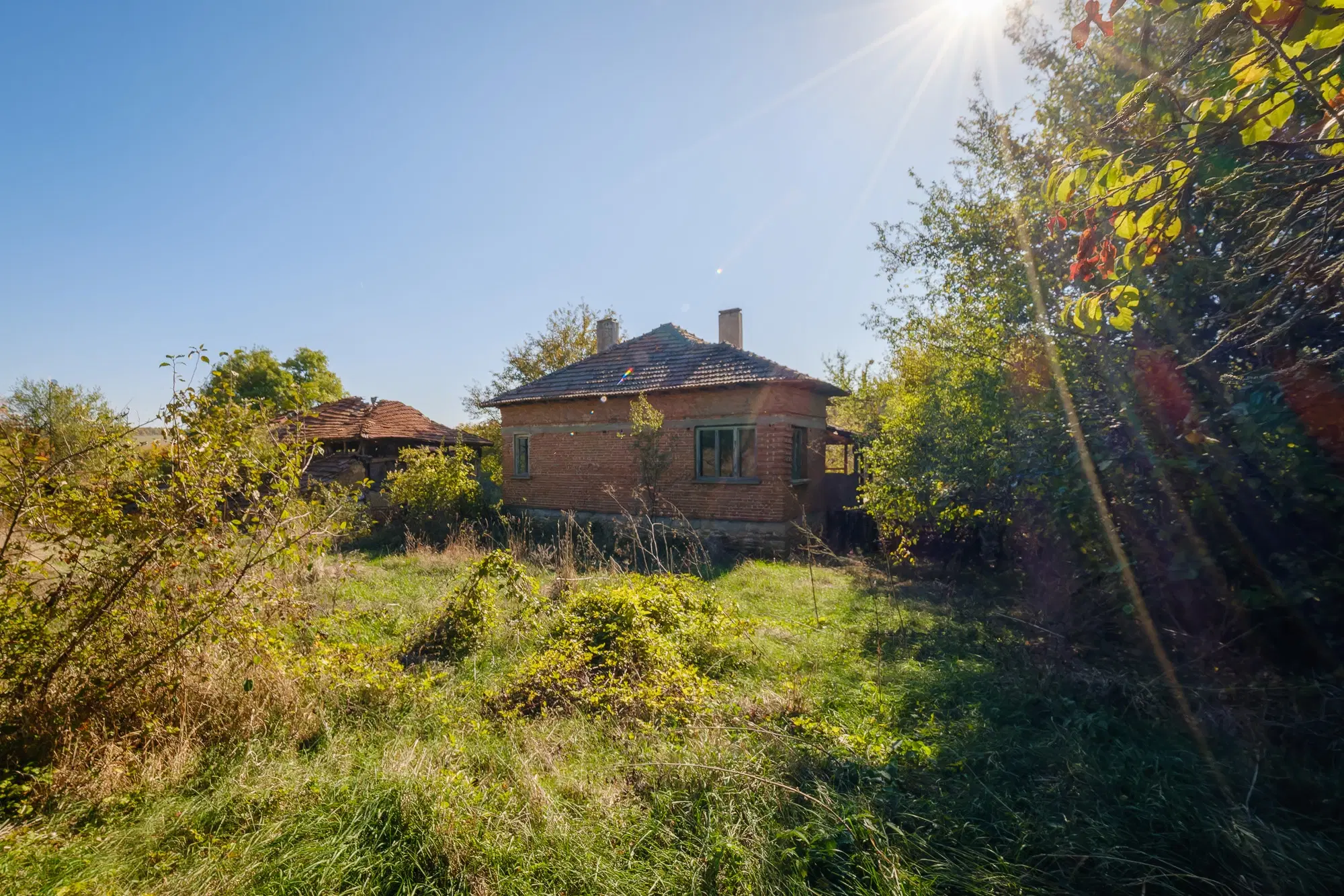1.835 m² grond met huis en bijgebouw - Izvor Mahala - Bulgarije