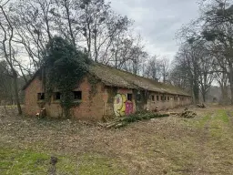 Voormalig DB-station met B&B-potentie en bedrijfsruimte van ca. 680 m² op 1,2 ha perceel in Grambow - Duitsland